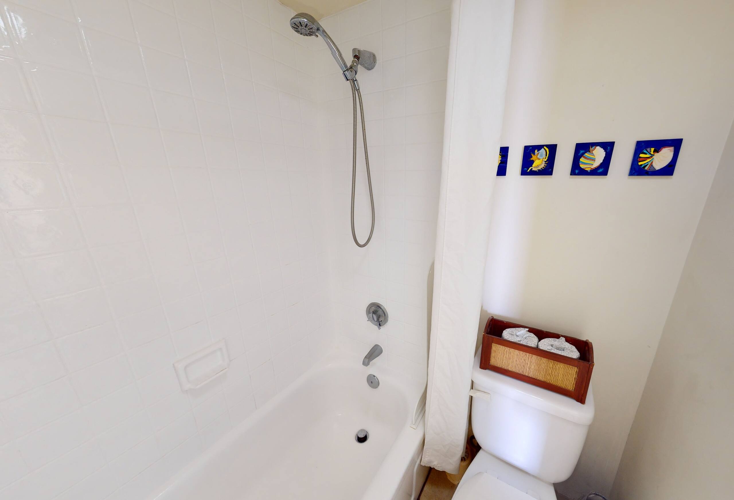Condo in Honolulu · ★4.2 · 1 bedroom · 3 beds · 1 private bath - Image 25