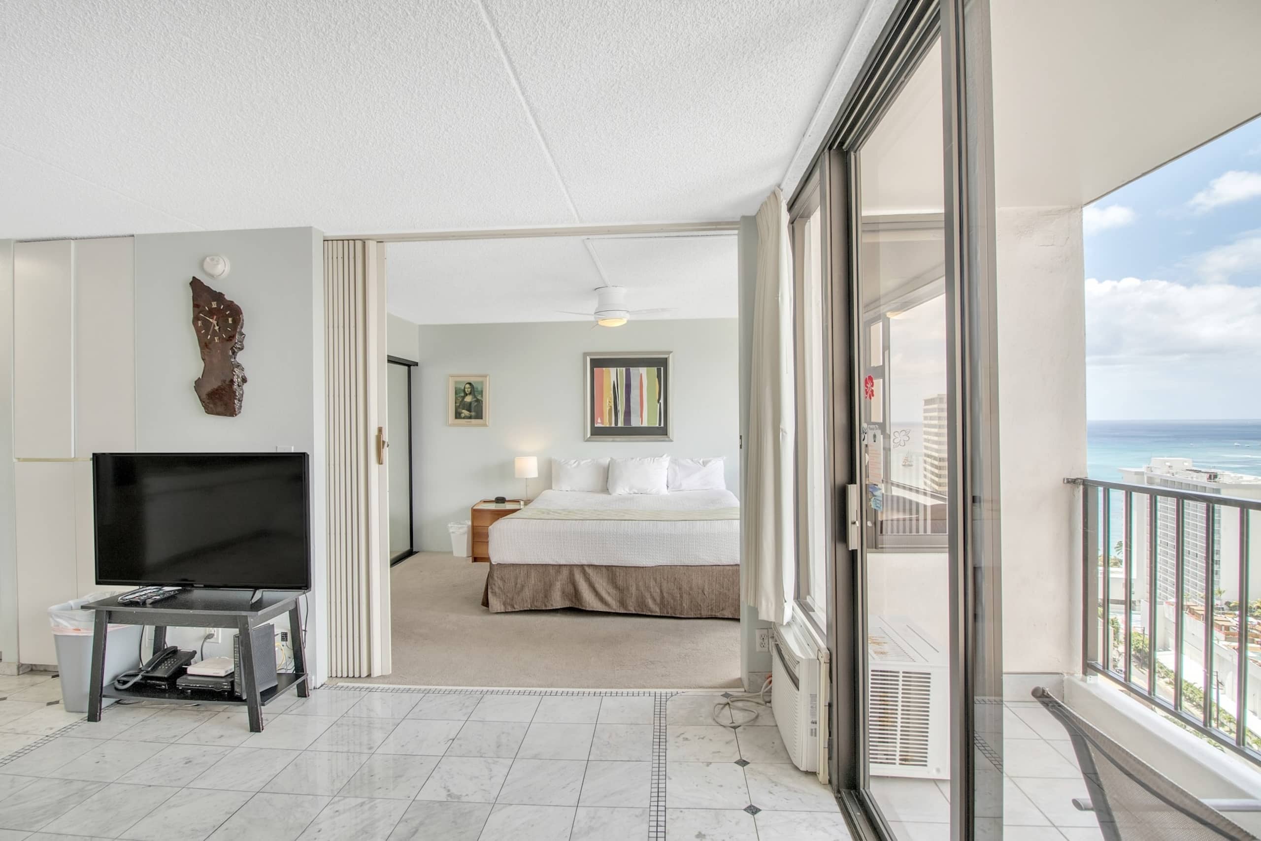 Condo in Honolulu · ★4.0 · 1 bedroom · 3 beds · 1 private bath - Image 10