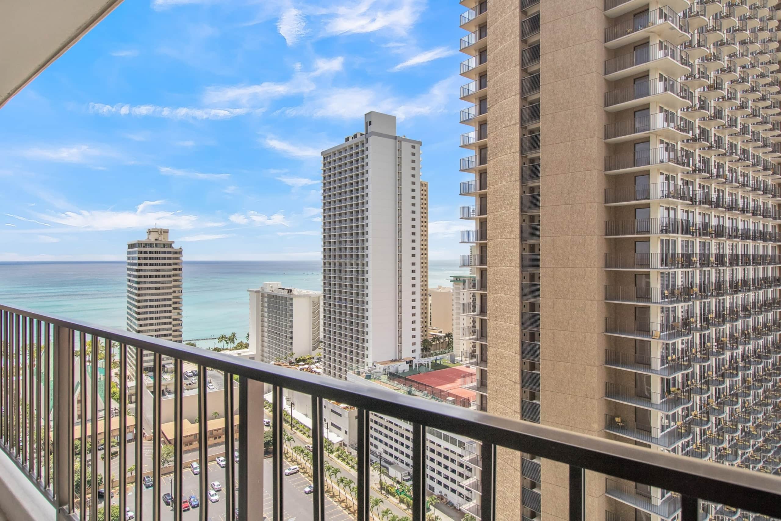 Condo in Honolulu · ★4.0 · 1 bedroom · 3 beds · 1 private bath - Image 5