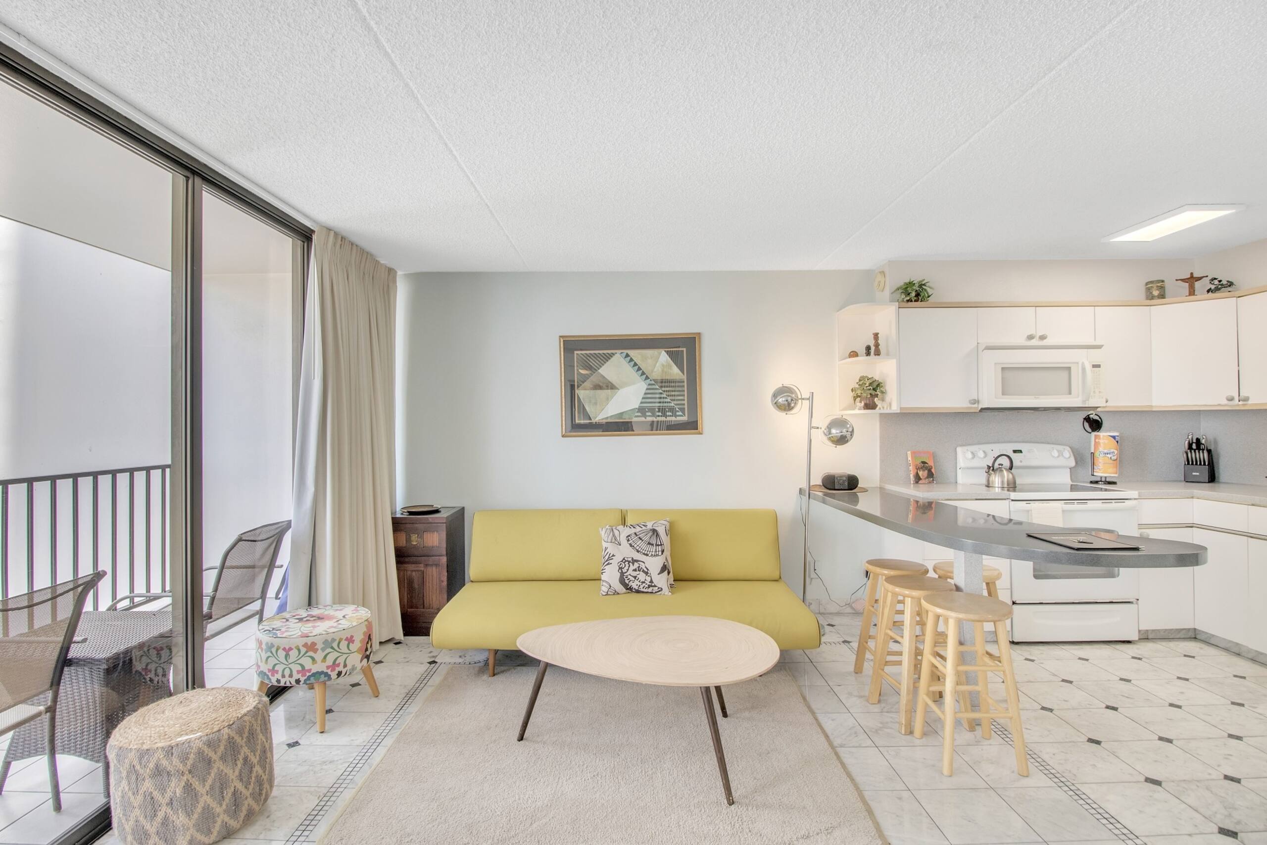Condo in Honolulu · ★4.0 · 1 bedroom · 3 beds · 1 private bath - Image 7