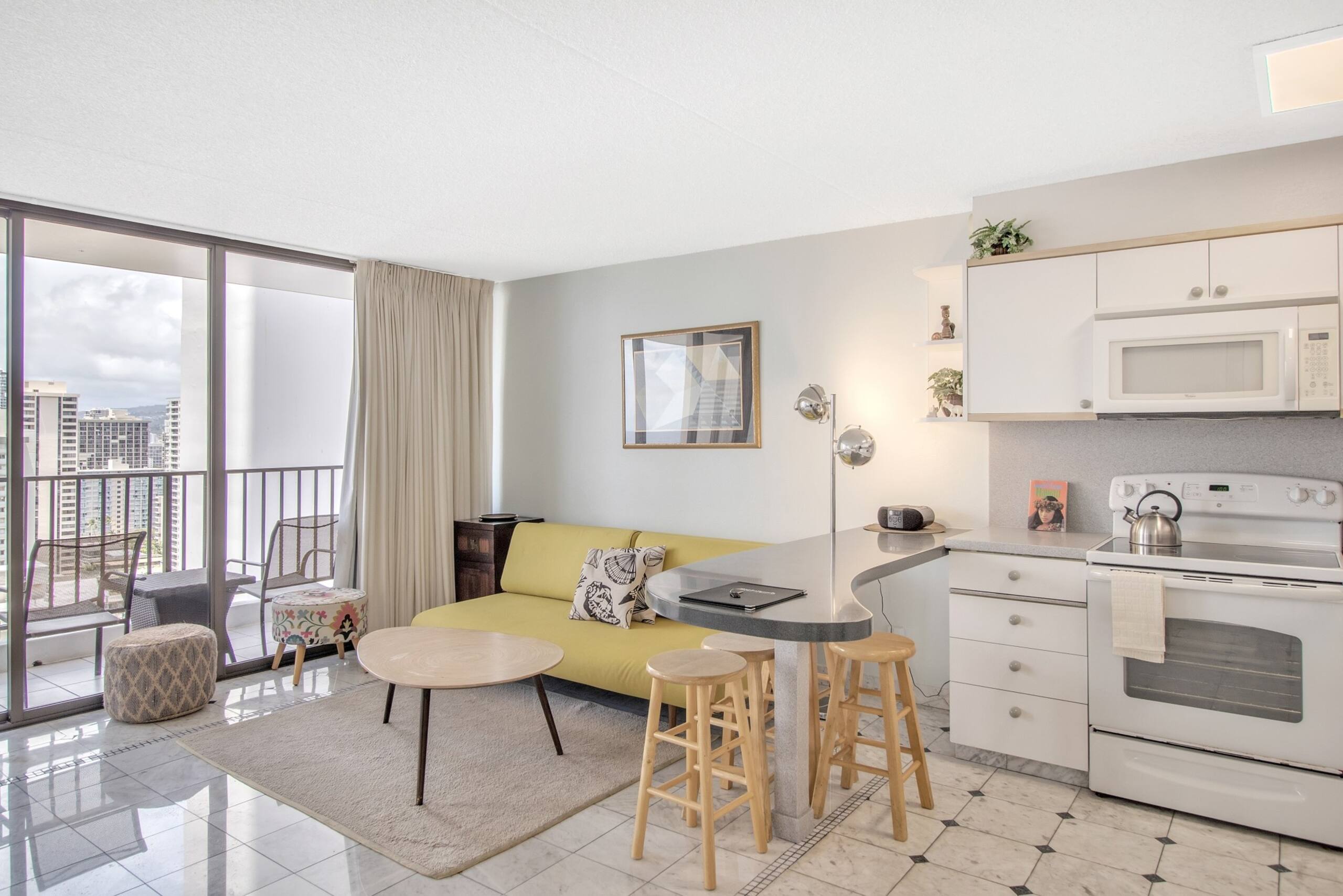 Condo in Honolulu · ★4.0 · 1 bedroom · 3 beds · 1 private bath - Image 8