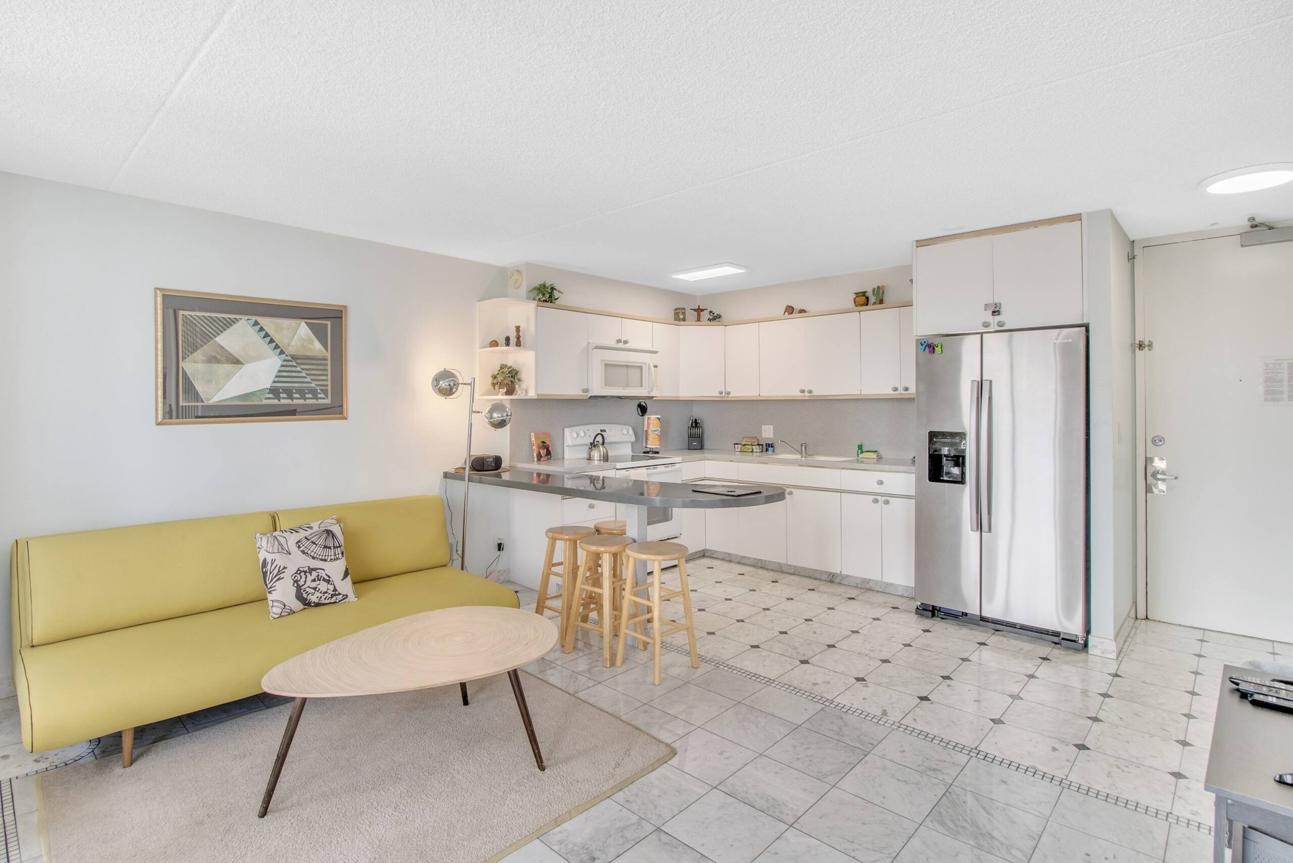 Condo in Honolulu · ★4.0 · 1 bedroom · 3 beds · 1 private bath - Image 1