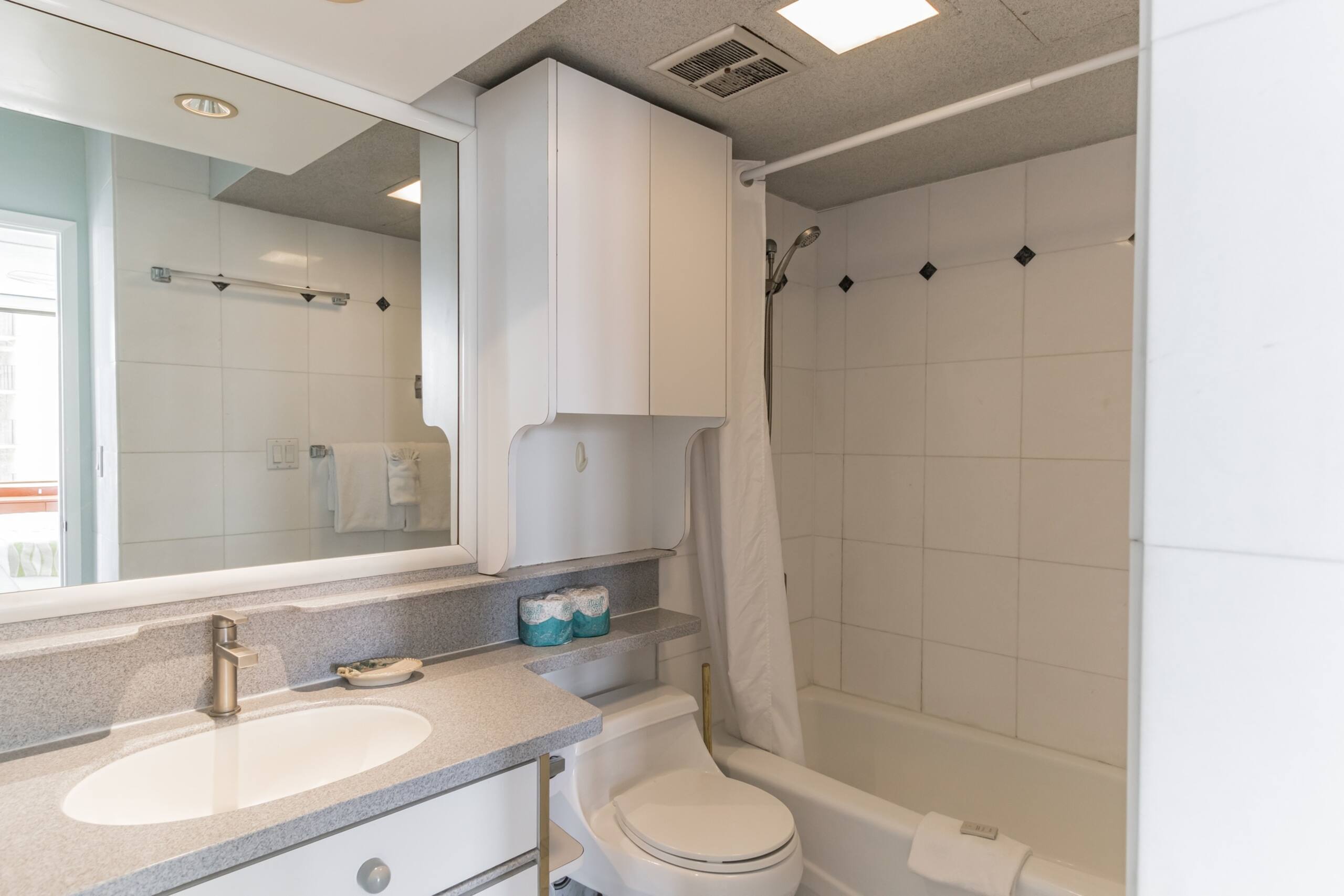 Condo in Honolulu · ★4.0 · 1 bedroom · 3 beds · 1 private bath - Image 13