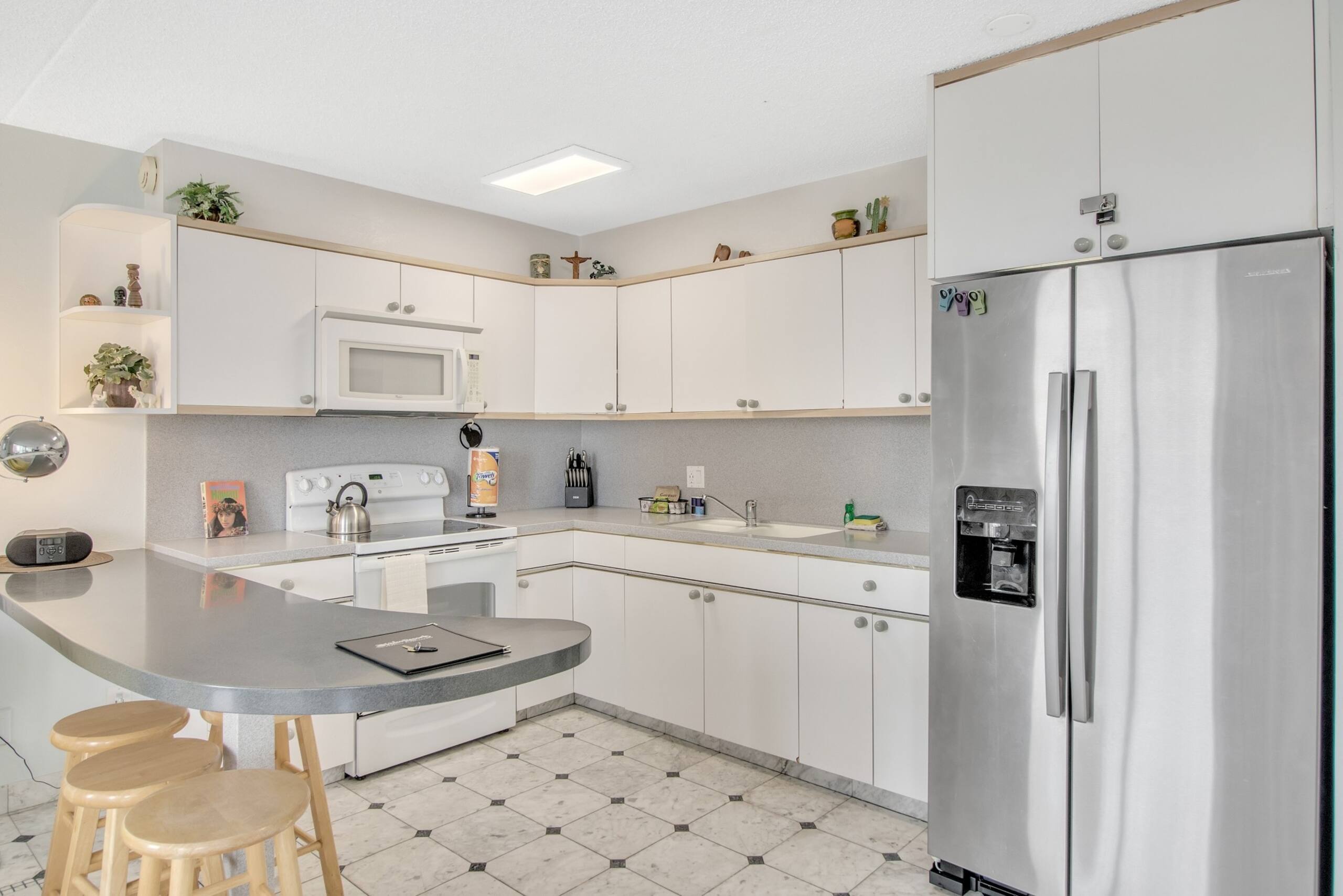 Condo in Honolulu · ★4.0 · 1 bedroom · 3 beds · 1 private bath - Image 2