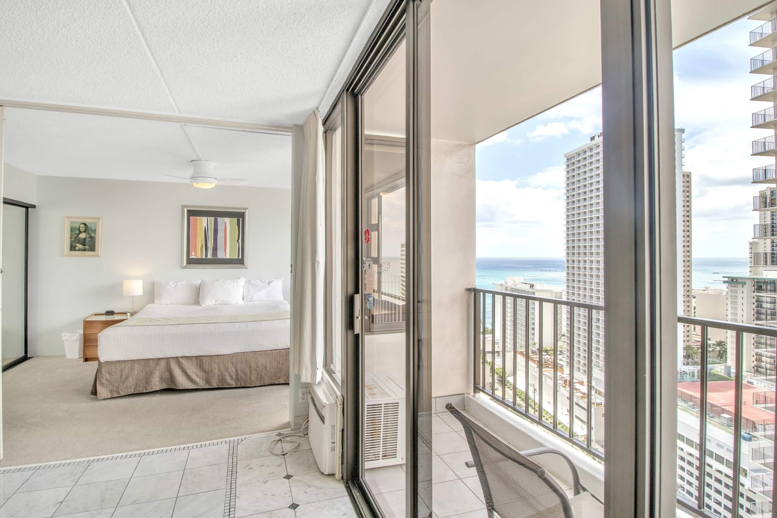 Condo in Honolulu · ★4.0 · 1 bedroom · 3 beds · 1 private bath - Image 9