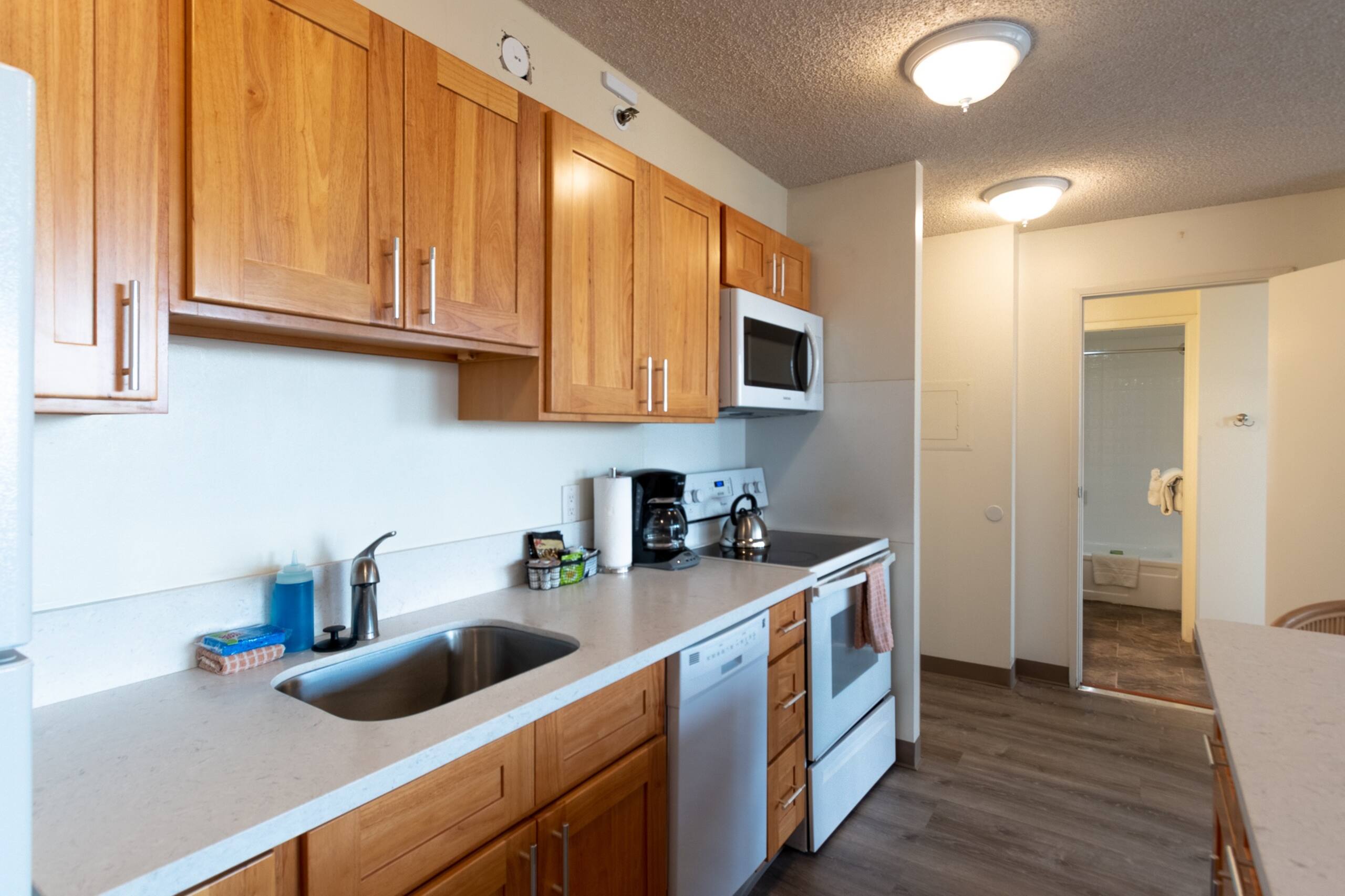 Condo in Honolulu · ★4.43 · 1 bedroom · 3 beds · 1 private bath - Image 9