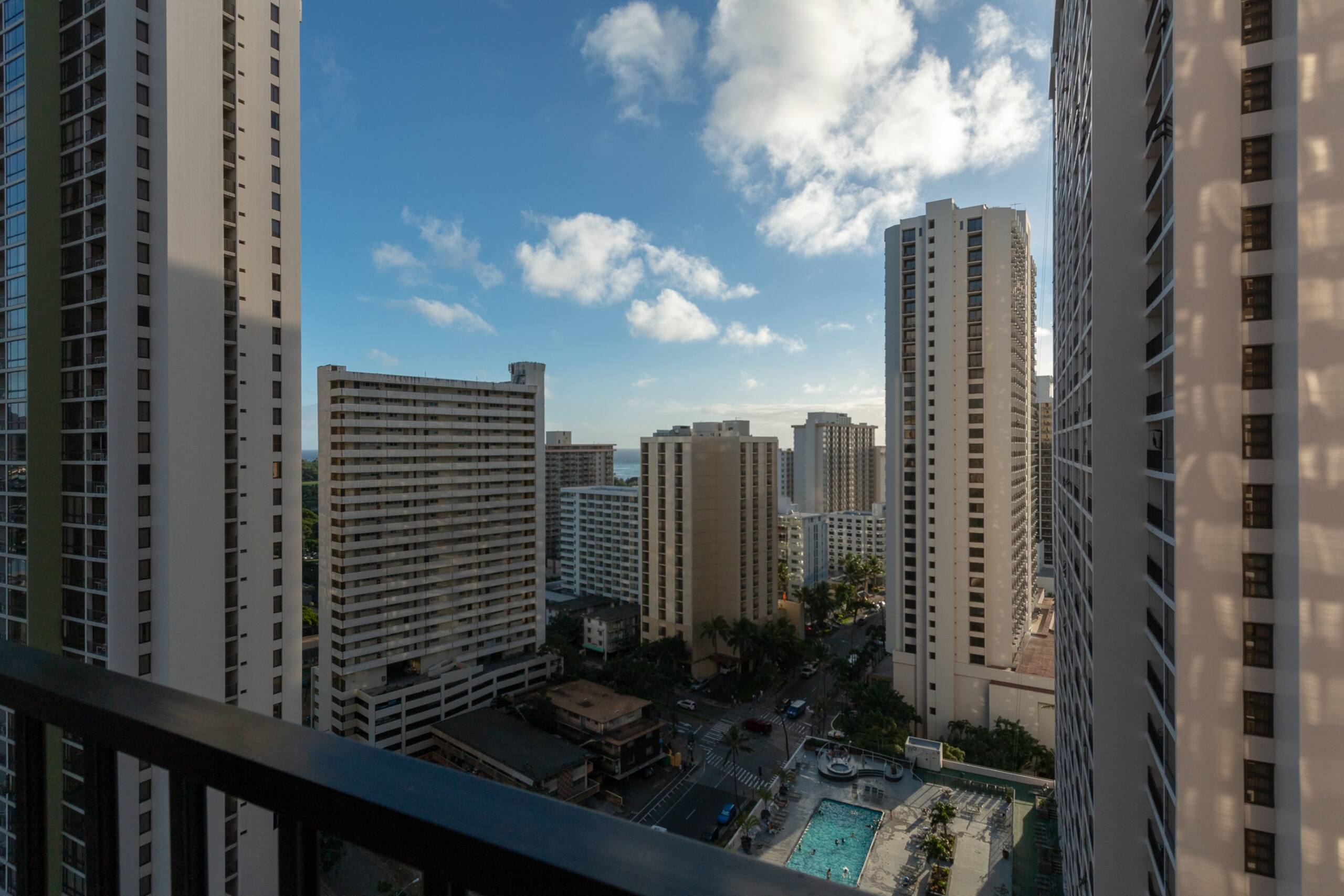Condo in Honolulu · ★4.43 · 1 bedroom · 3 beds · 1 private bath - Image 19