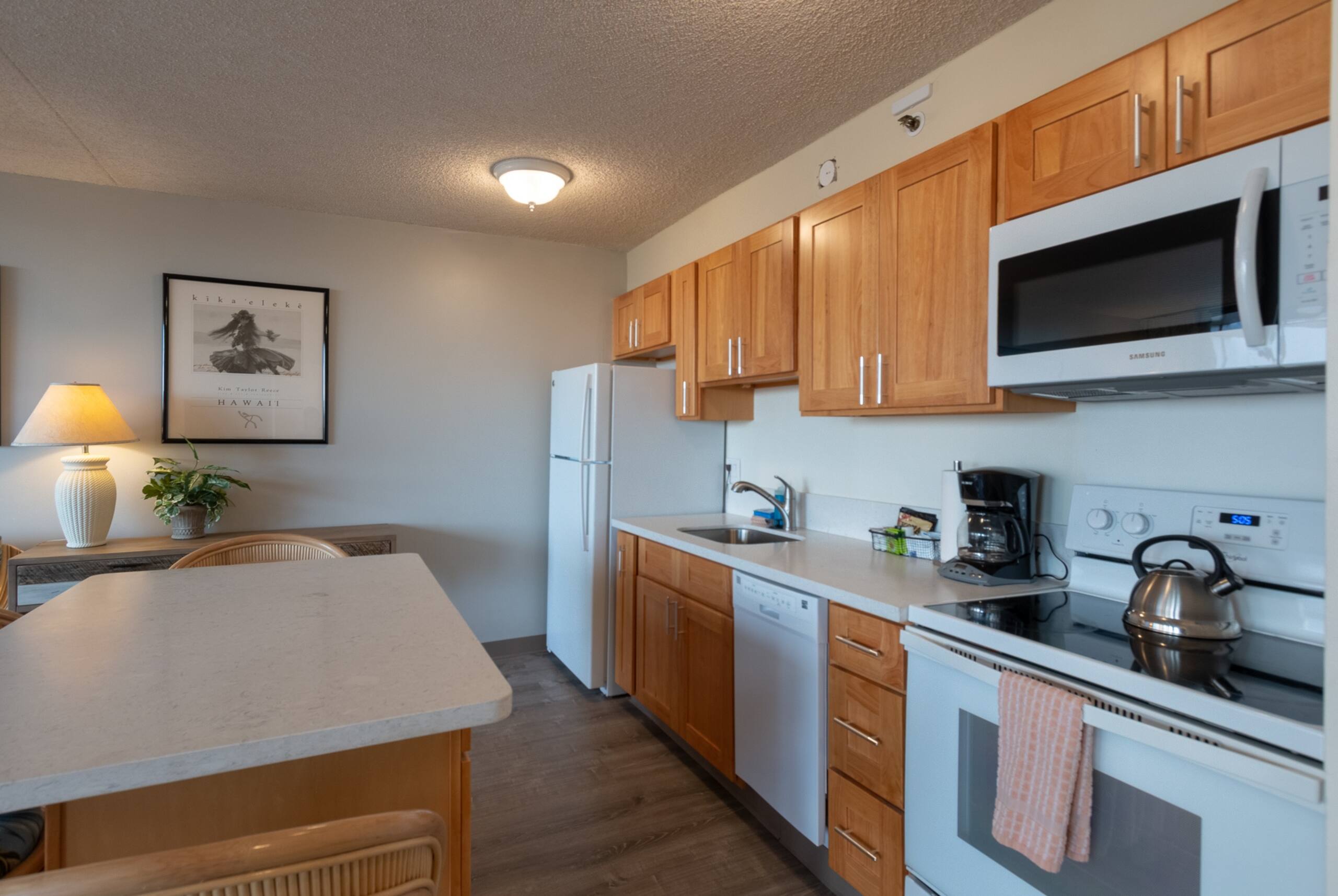 Condo in Honolulu · ★4.43 · 1 bedroom · 3 beds · 1 private bath - Image 8