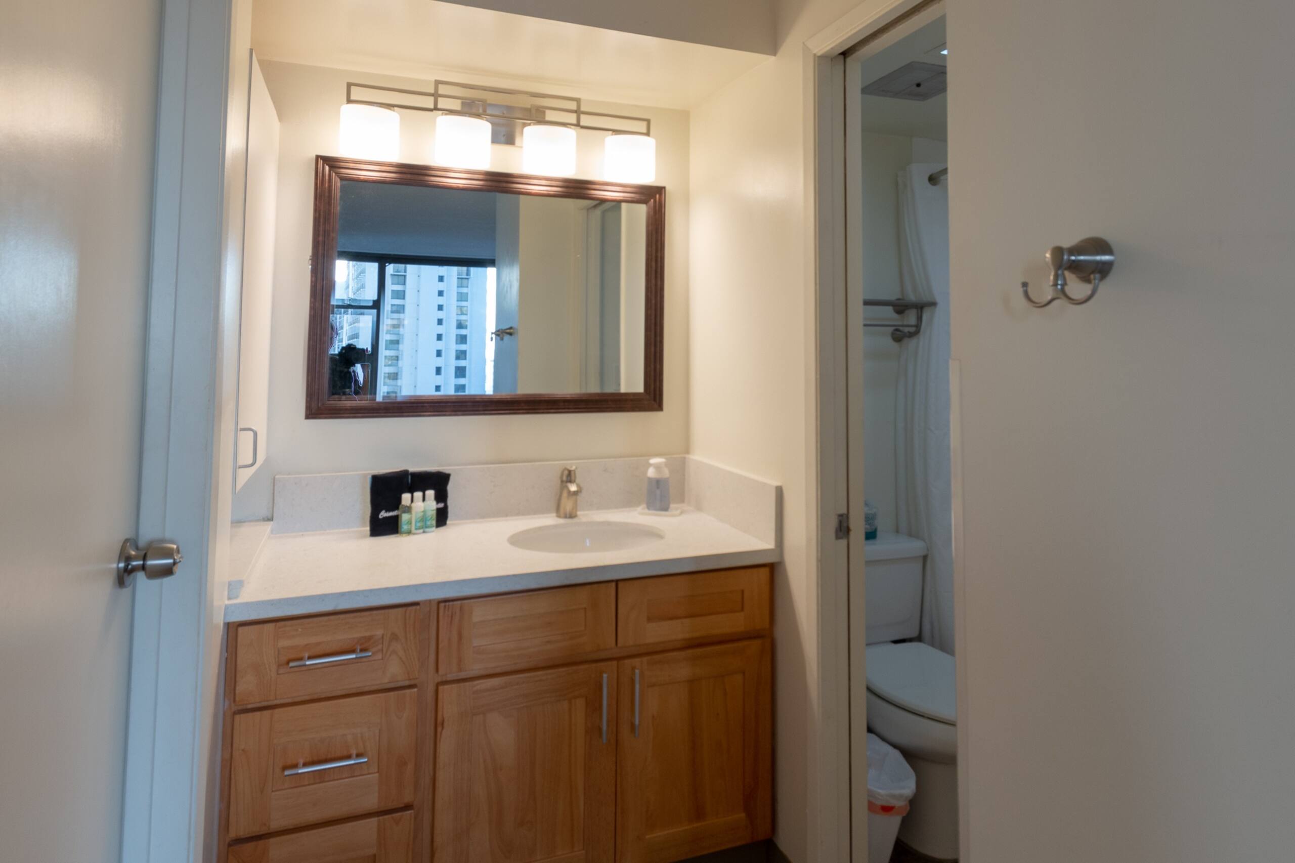 Condo in Honolulu · ★4.43 · 1 bedroom · 3 beds · 1 private bath - Image 14