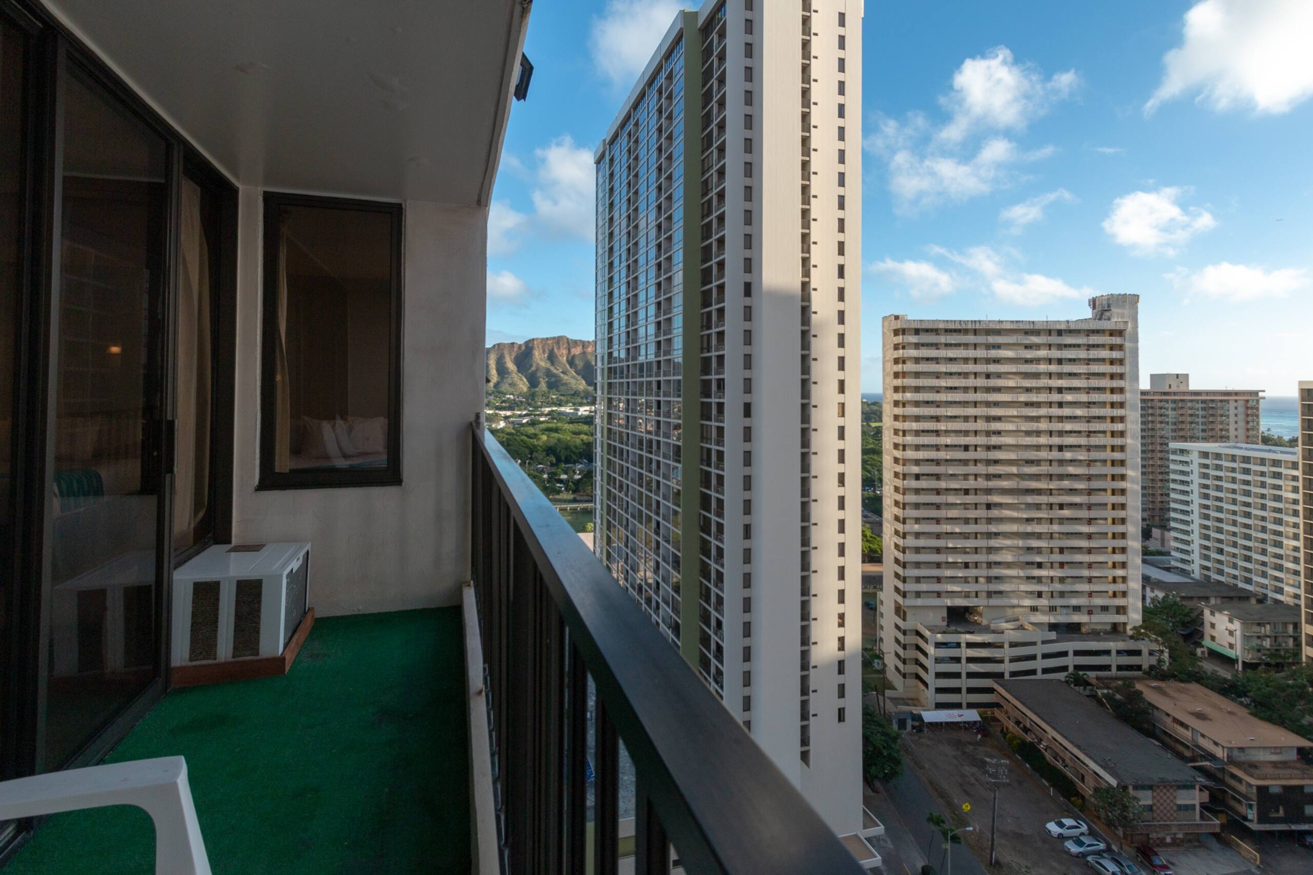Condo in Honolulu · ★4.43 · 1 bedroom · 3 beds · 1 private bath - Image 17