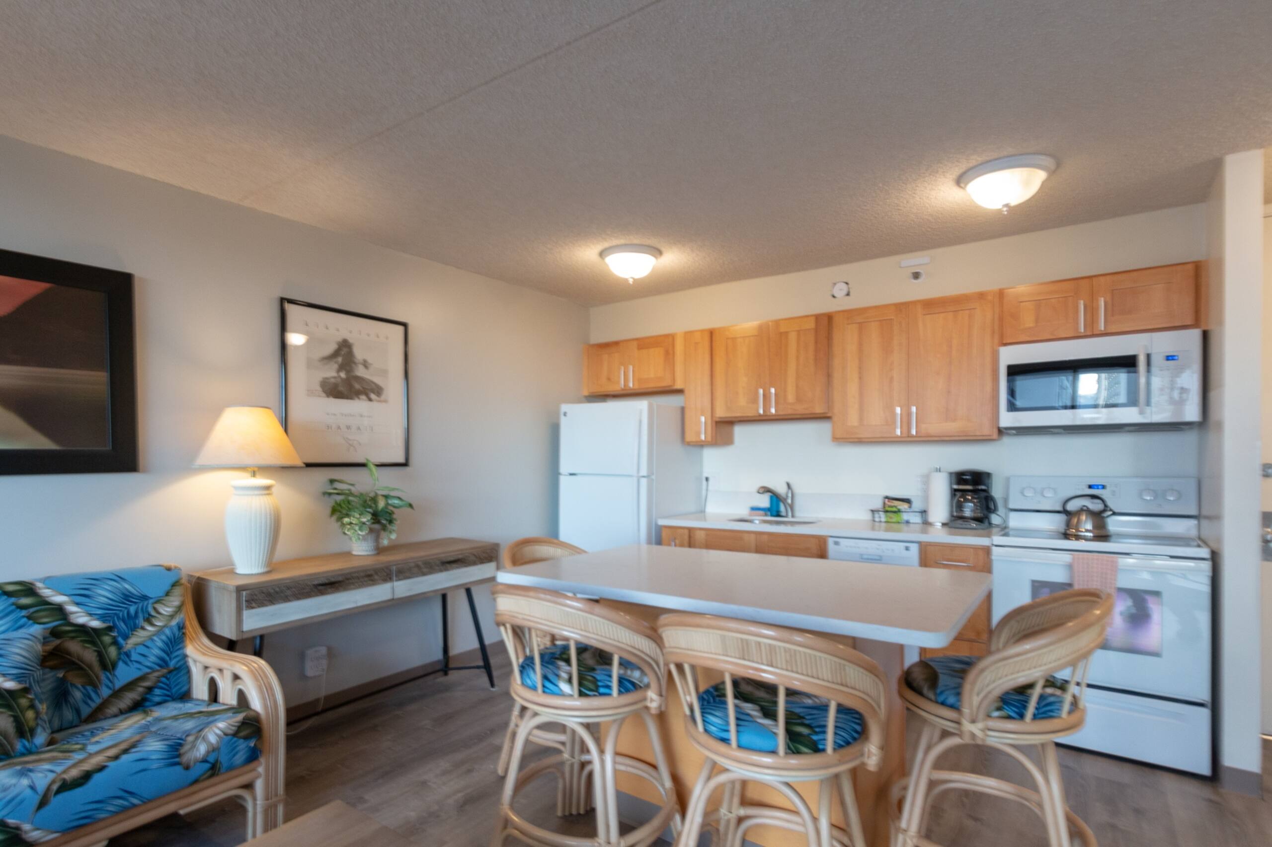 Condo in Honolulu · ★4.43 · 1 bedroom · 3 beds · 1 private bath - Image 6