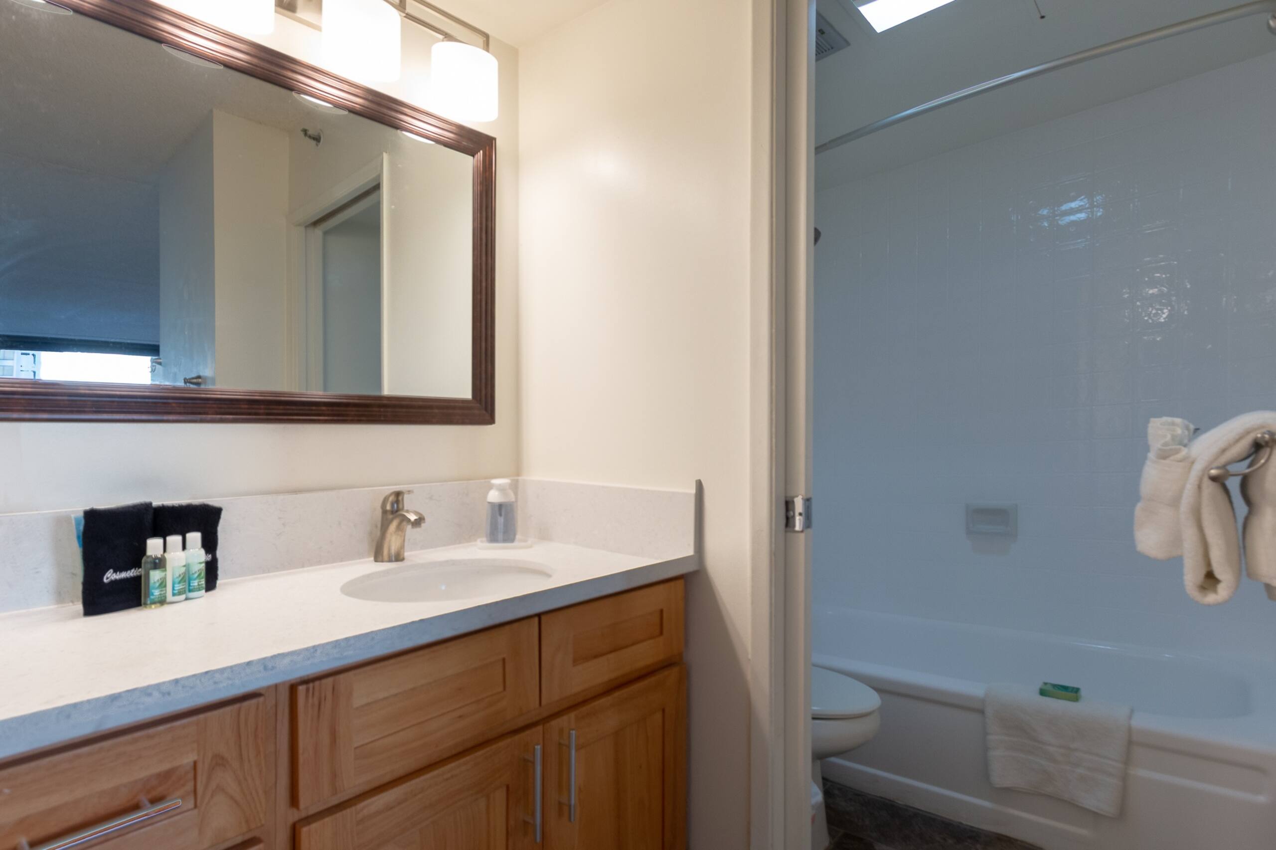 Condo in Honolulu · ★4.43 · 1 bedroom · 3 beds · 1 private bath - Image 15