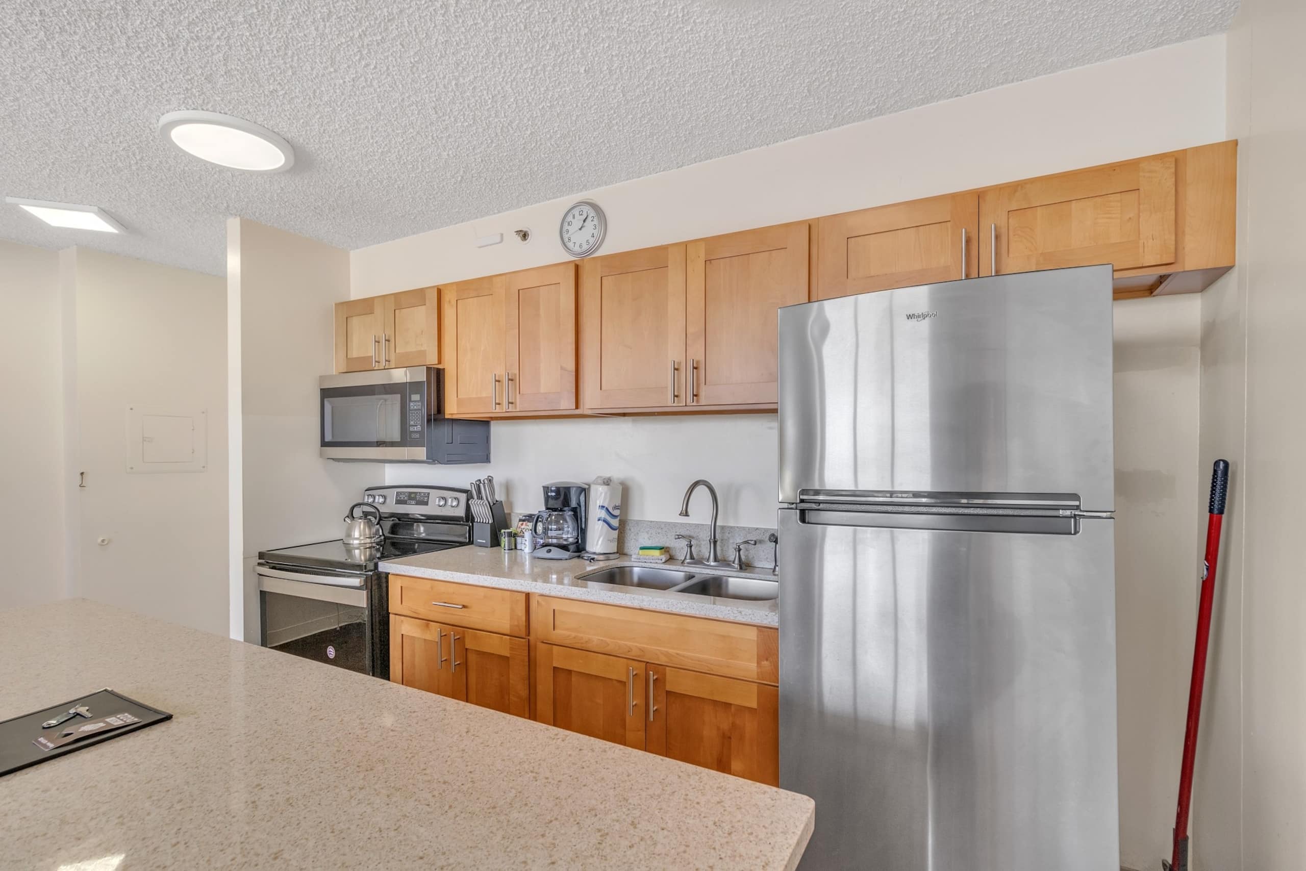Condo in Honolulu · ★4.77 · 1 bedroom · 3 beds · 1 private bath - Image 6