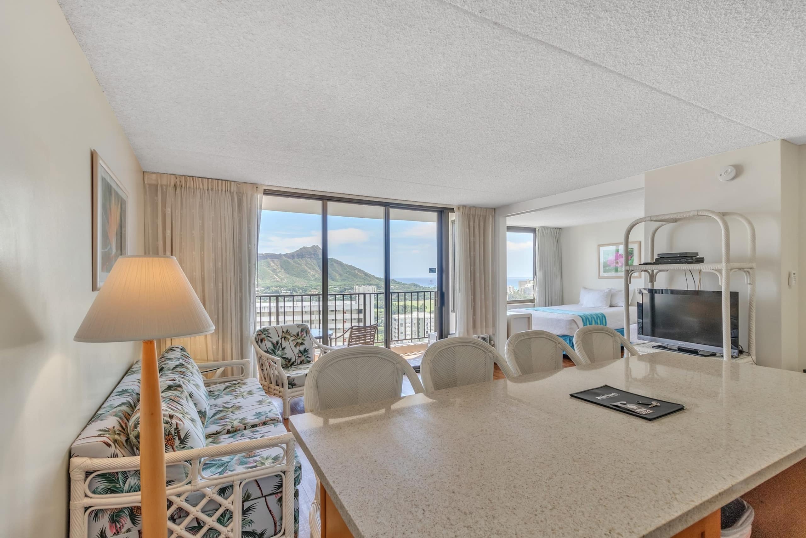 Condo in Honolulu · ★4.77 · 1 bedroom · 3 beds · 1 private bath - Image 7