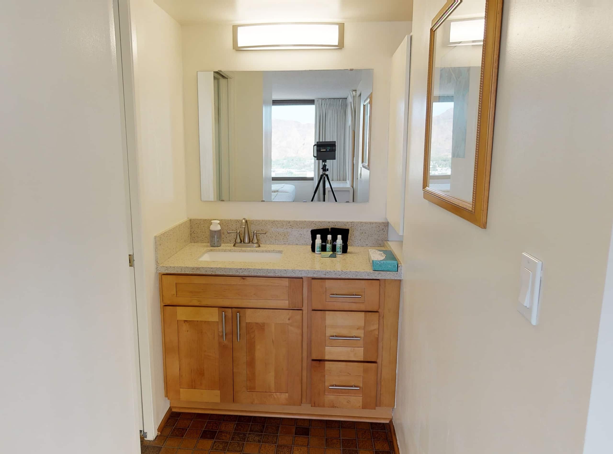 Condo in Honolulu · ★4.77 · 1 bedroom · 3 beds · 1 private bath - Image 14