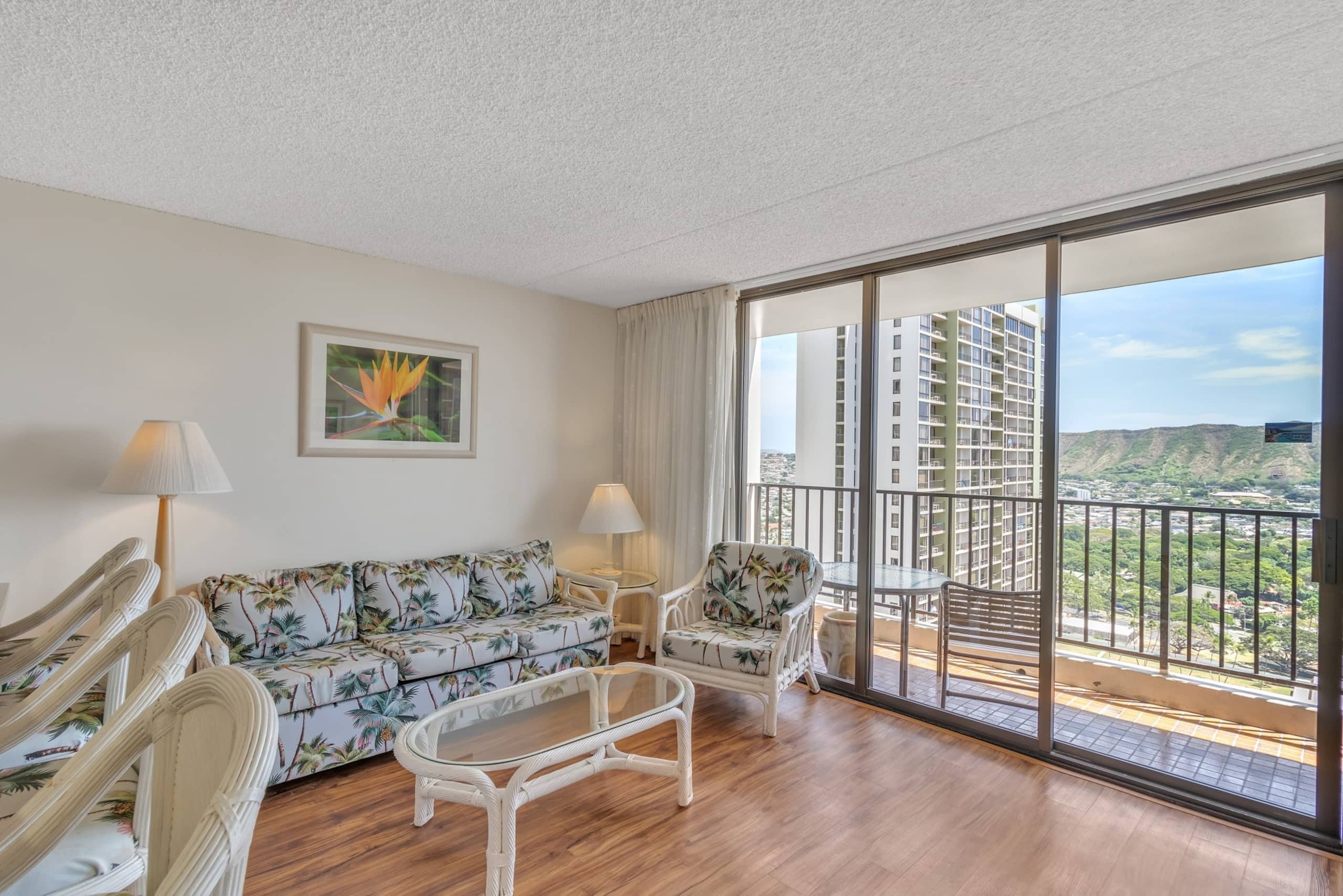 Condo in Honolulu · ★4.77 · 1 bedroom · 3 beds · 1 private bath - Image 2