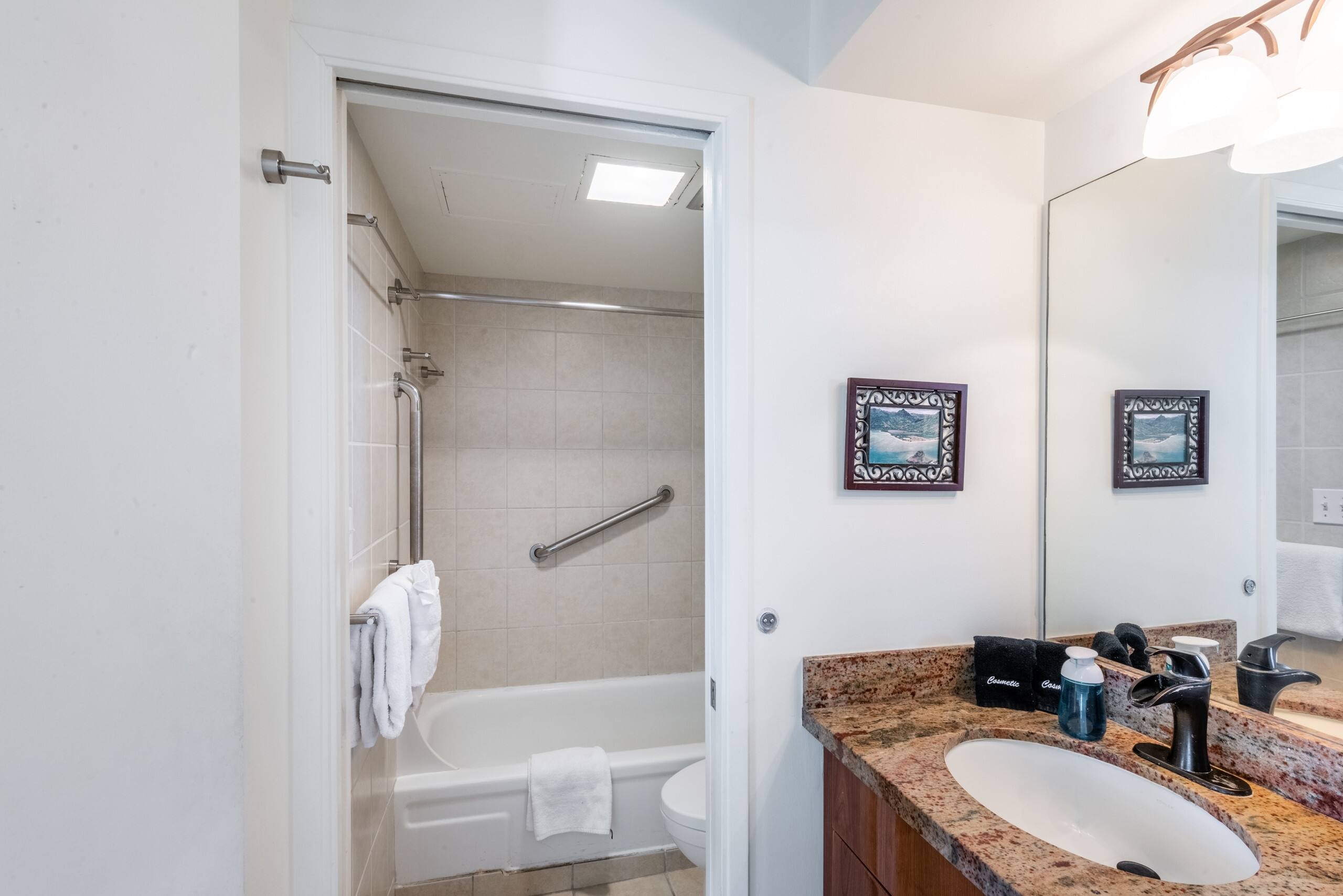 Condo in Honolulu · ★4.47 · 1 bedroom · 3 beds · 1 private bath - Image 9