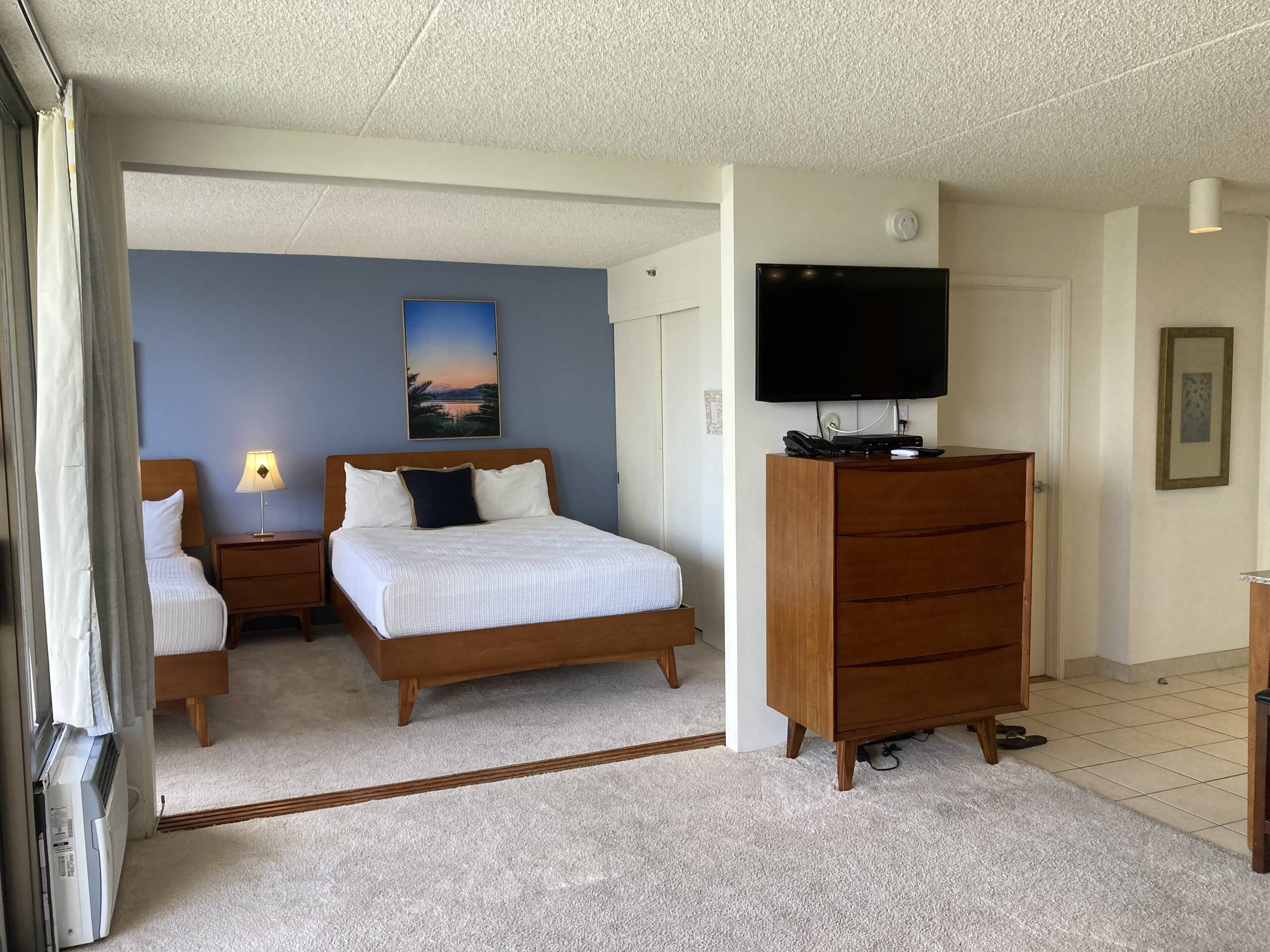 Condo in Honolulu · ★4.47 · 1 bedroom · 3 beds · 1 private bath - Image 6
