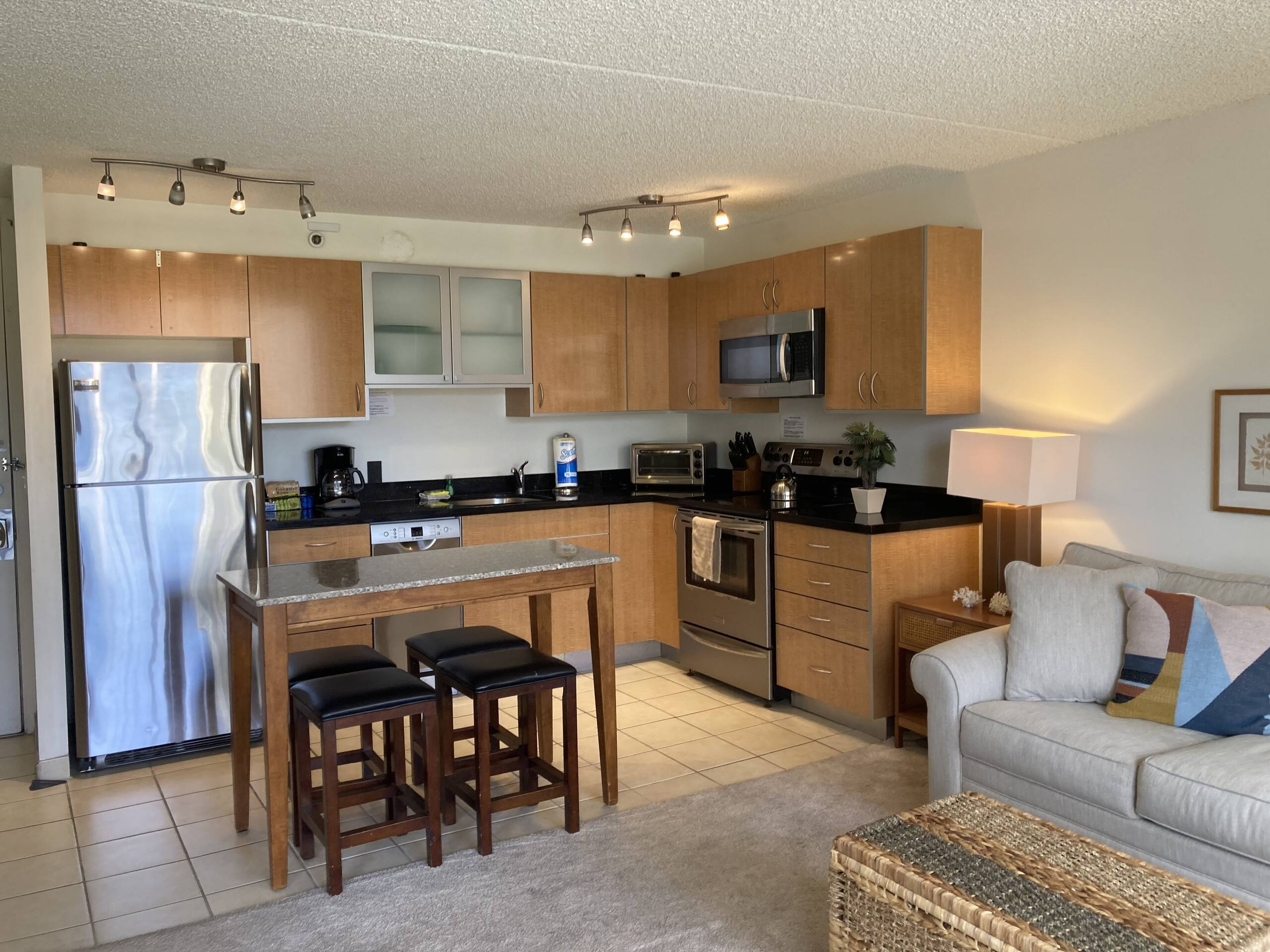 Condo in Honolulu · ★4.47 · 1 bedroom · 3 beds · 1 private bath - Image 2
