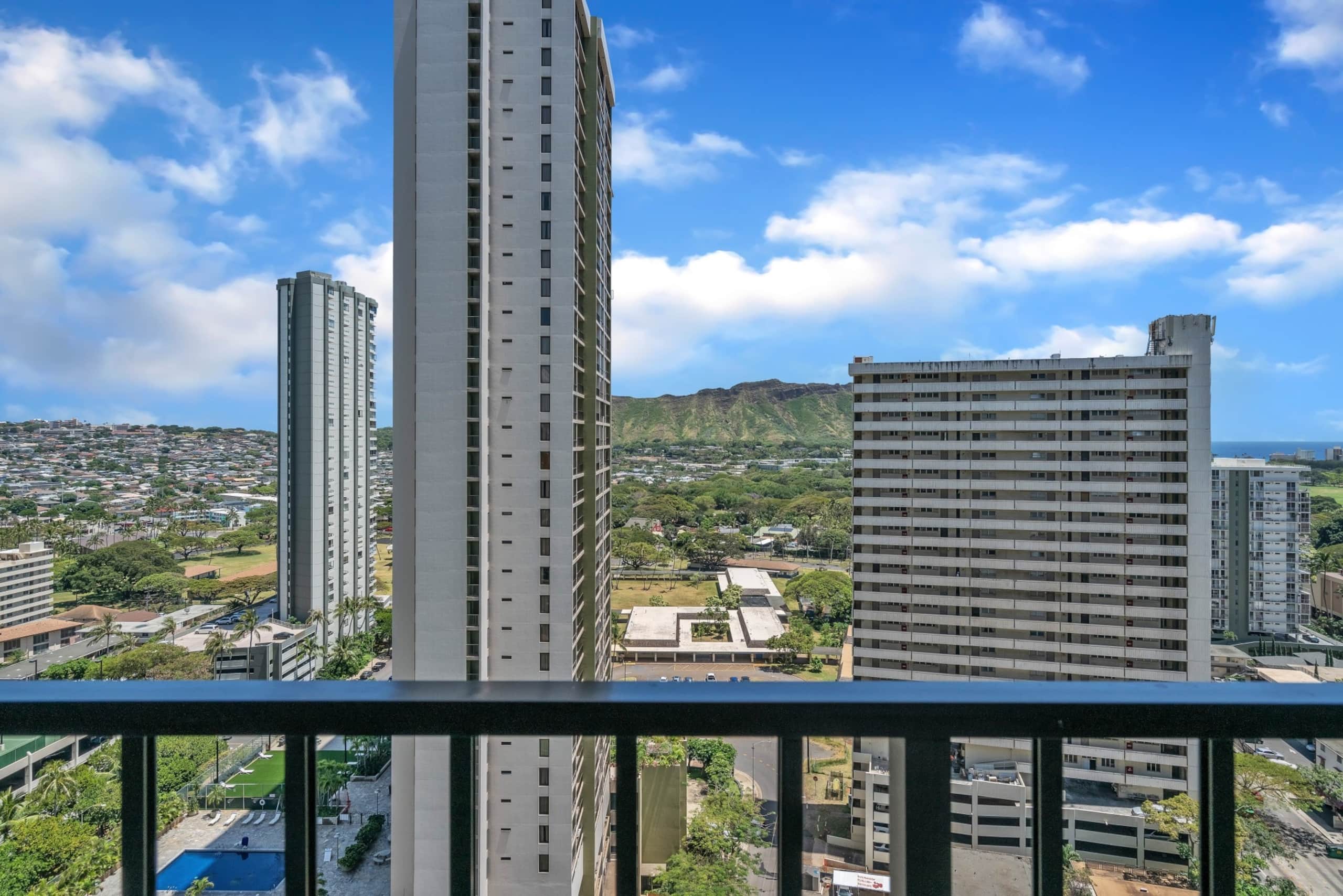 Condo in Honolulu · ★4.0 · 1 bedroom · 6 beds · 1 private bath - Image 10