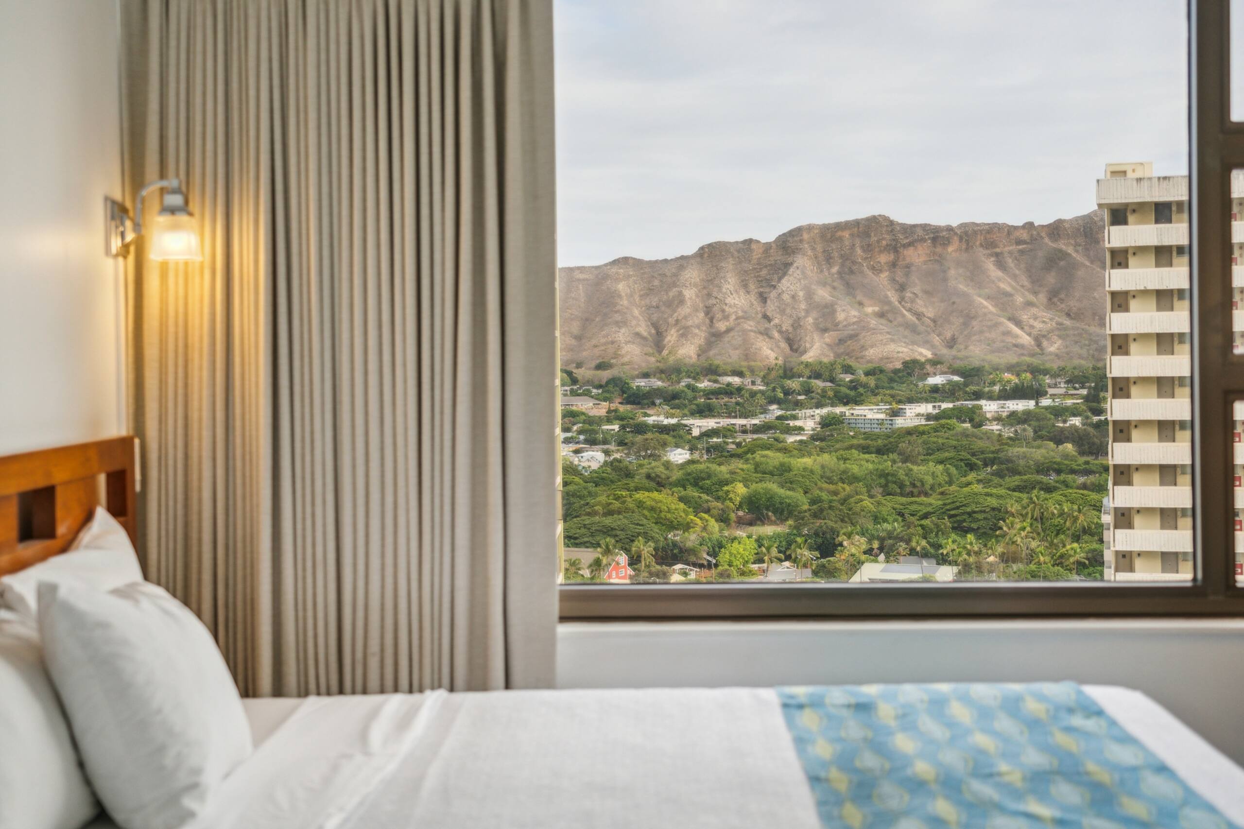 Condo in Honolulu · ★4.0 · 1 bedroom · 6 beds · 1 private bath - Image 24