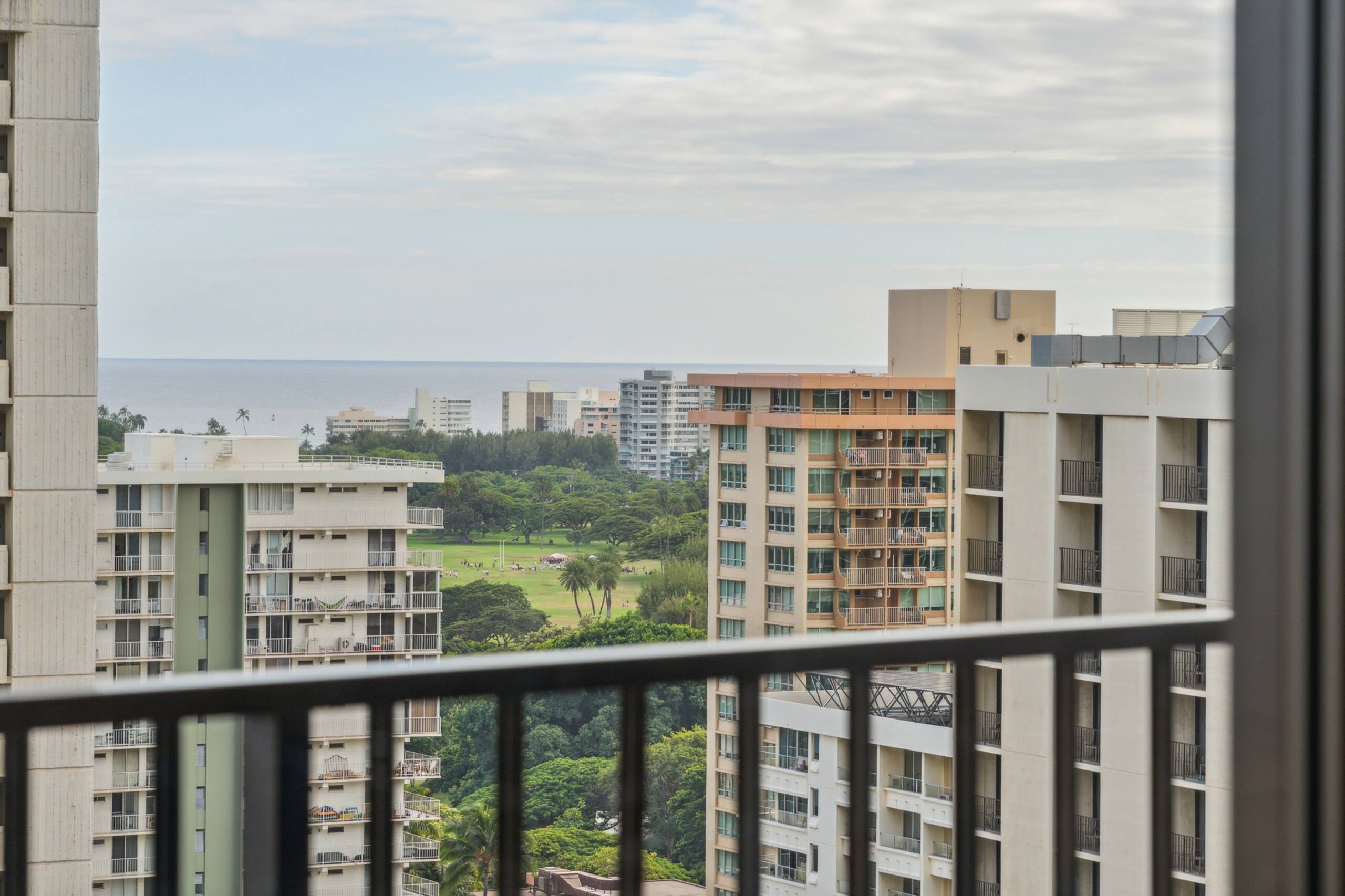 Condo in Honolulu · ★4.0 · 1 bedroom · 6 beds · 1 private bath - Image 29
