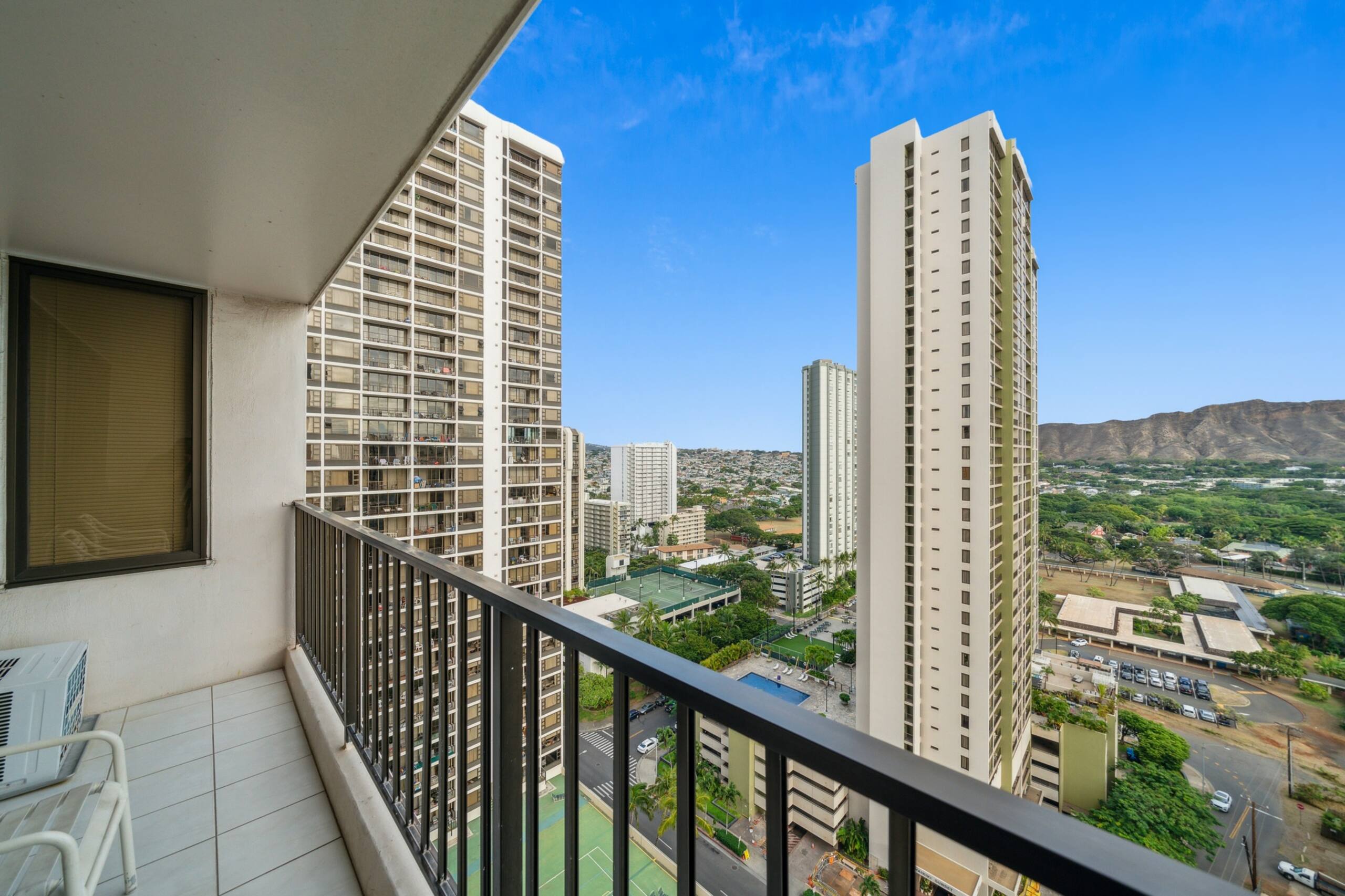 Condo in Honolulu · ★4.0 · 1 bedroom · 6 beds · 1 private bath - Image 23