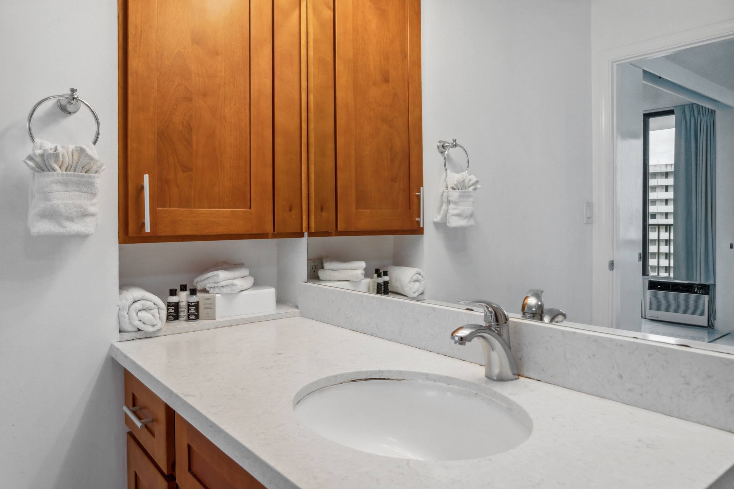 Condo in Honolulu · ★4.0 · 1 bedroom · 6 beds · 1 private bath - Image 26