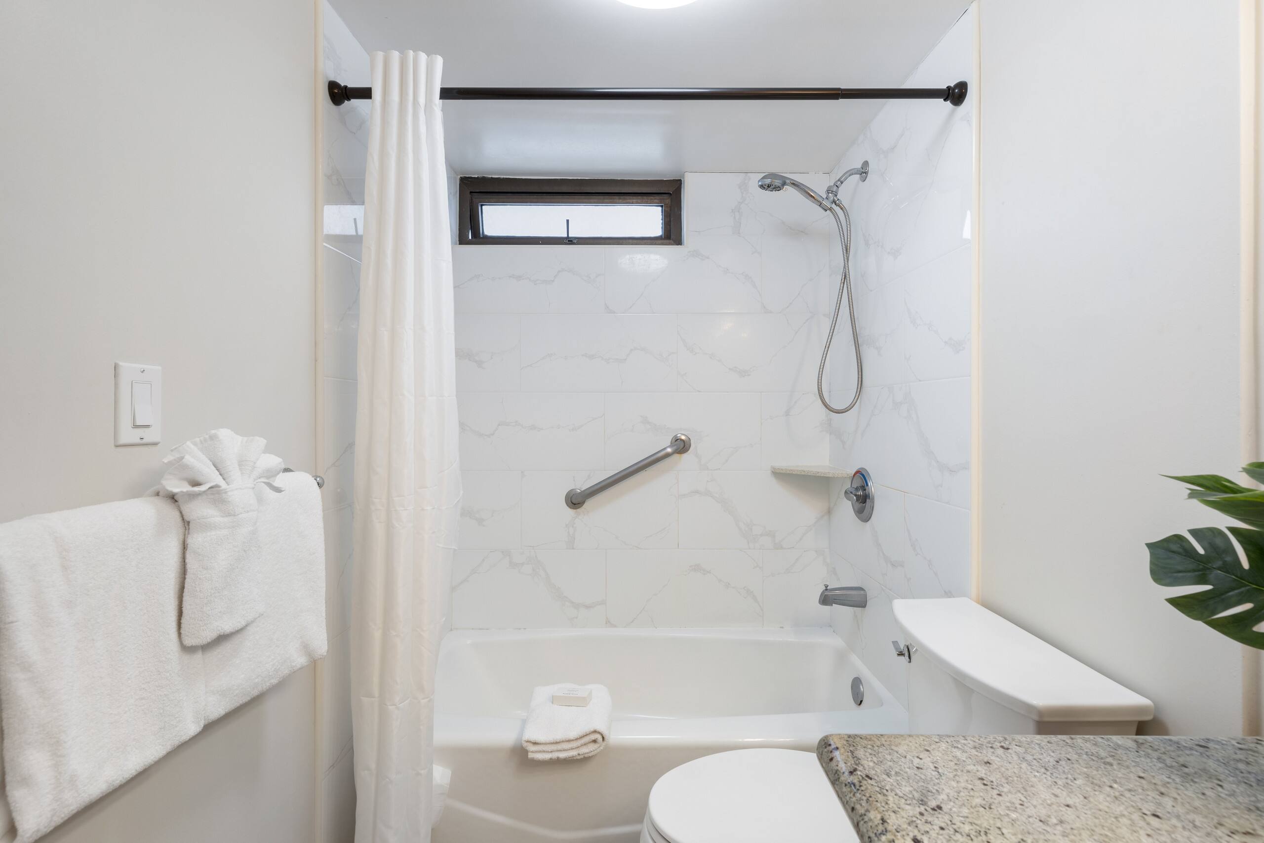 Condo in Honolulu · ★4.35 · 1 bedroom · 4 beds · 1 private bath - Image 12