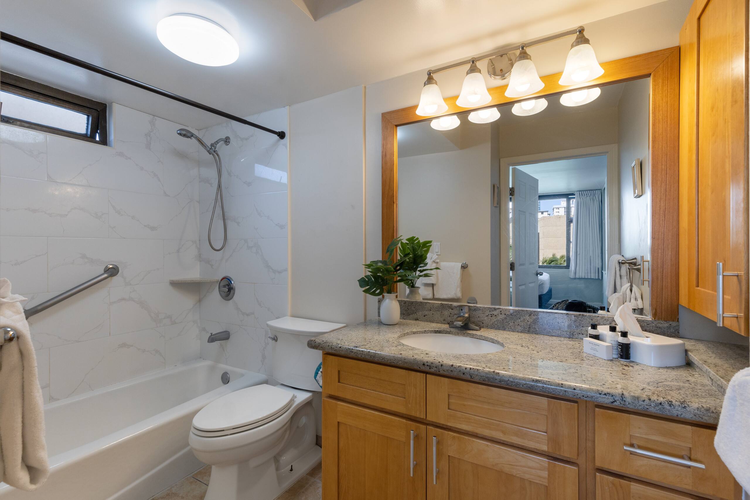 Condo in Honolulu · ★4.35 · 1 bedroom · 4 beds · 1 private bath - Image 5
