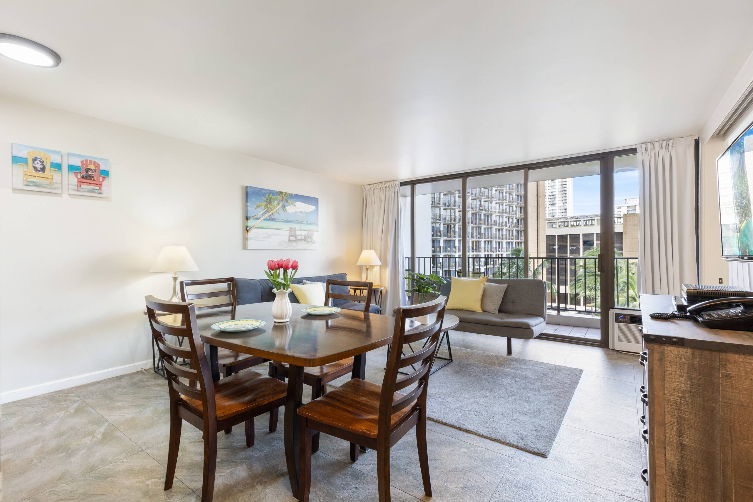 Condo in Honolulu · ★4.35 · 1 bedroom · 4 beds · 1 private bath - Image 7