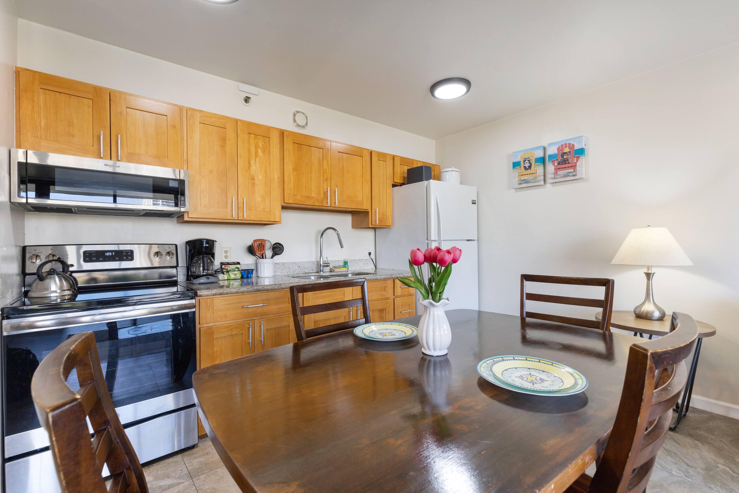 Condo in Honolulu · ★4.35 · 1 bedroom · 4 beds · 1 private bath - Image 4