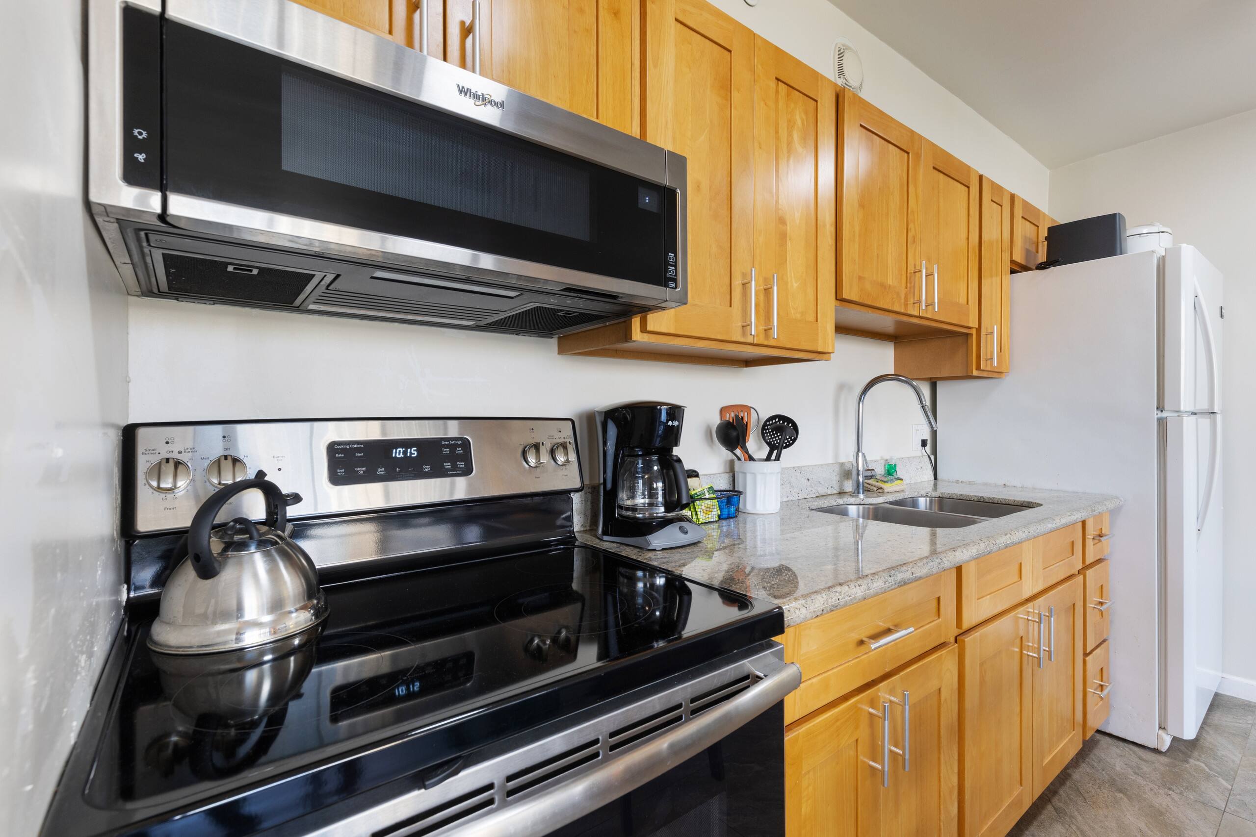 Condo in Honolulu · ★4.35 · 1 bedroom · 4 beds · 1 private bath - Image 6