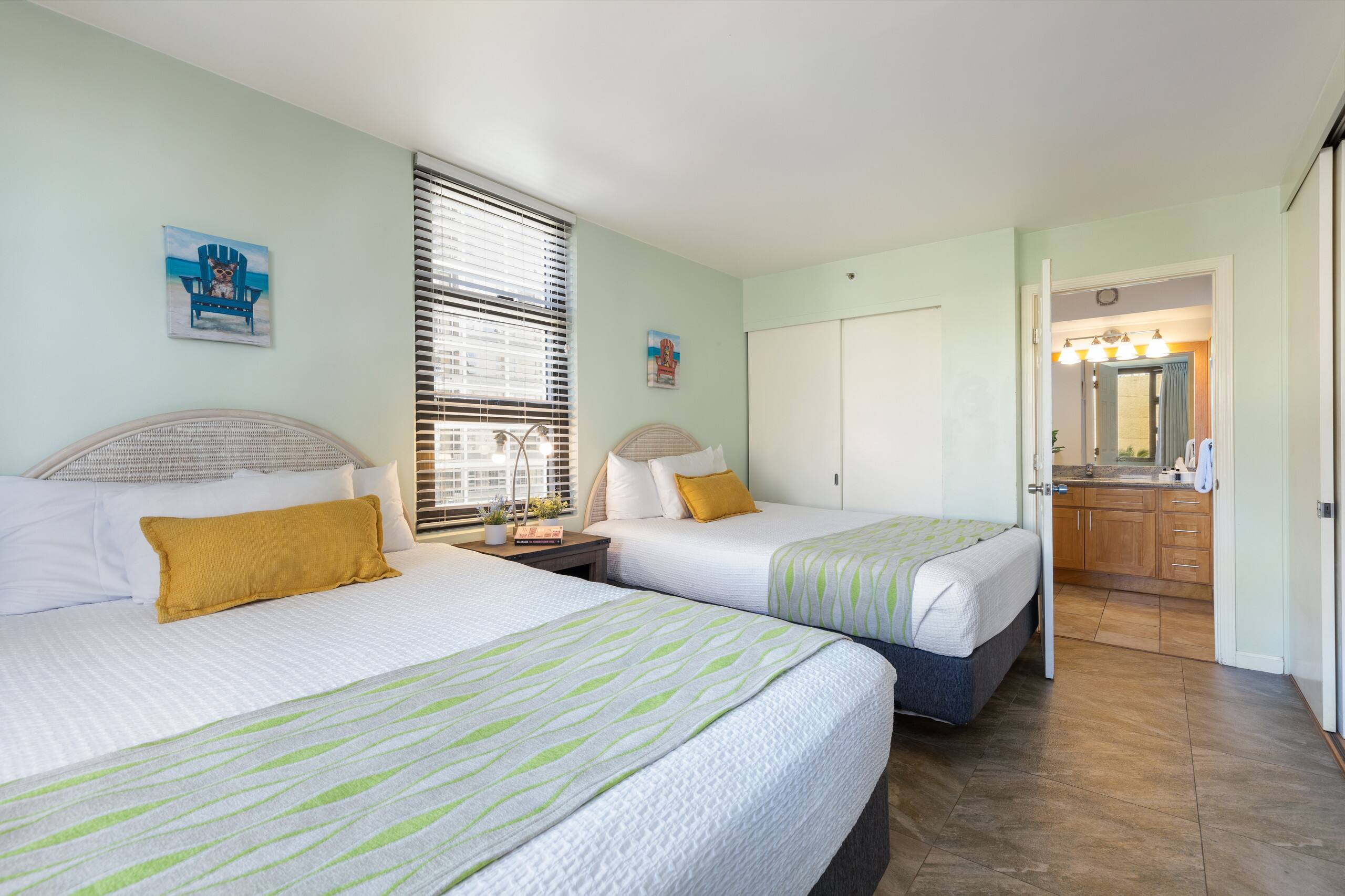 Condo in Honolulu · ★4.35 · 1 bedroom · 4 beds · 1 private bath - Image 3