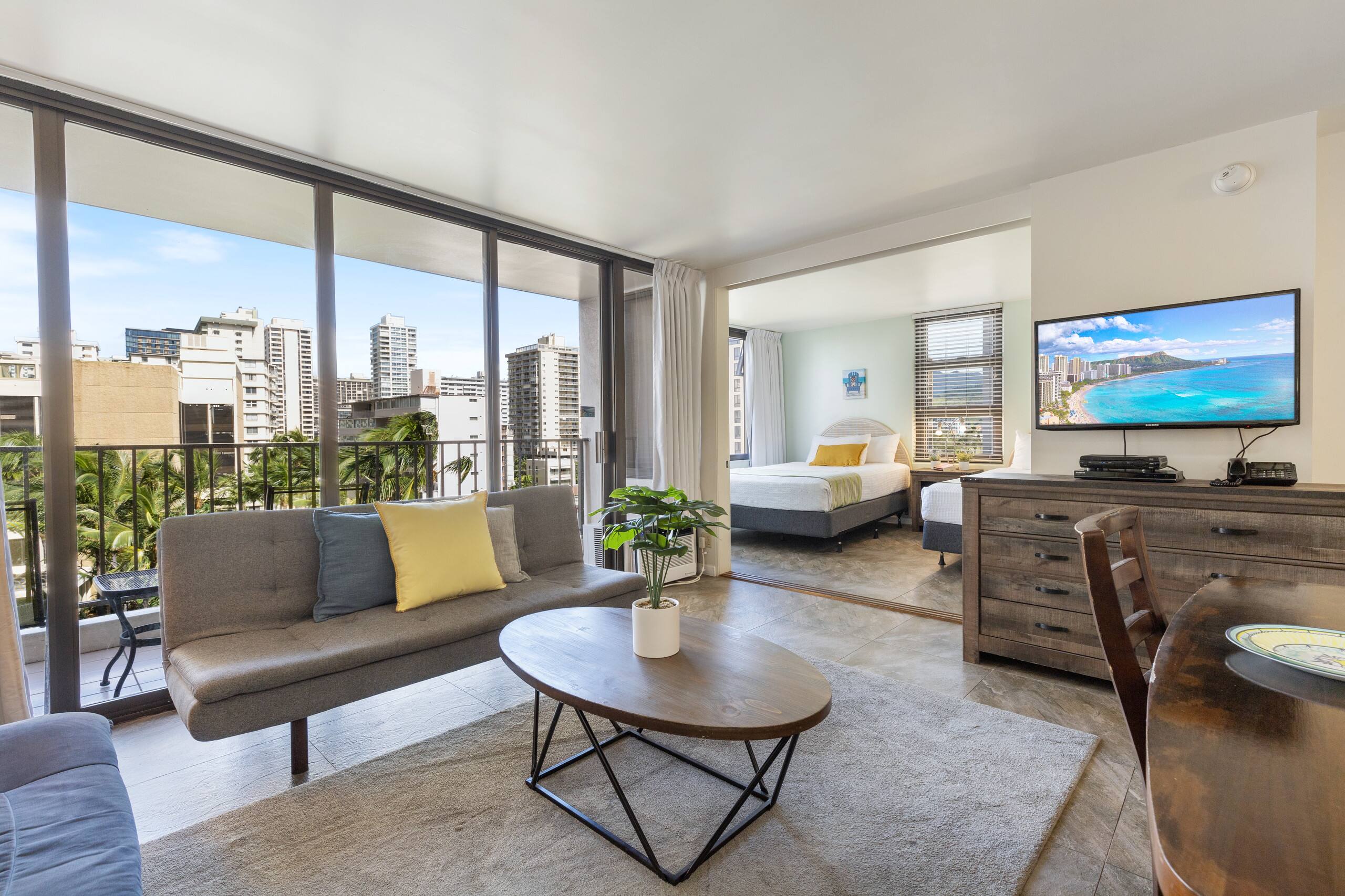 Condo in Honolulu · ★4.35 · 1 bedroom · 4 beds · 1 private bath - Image 1