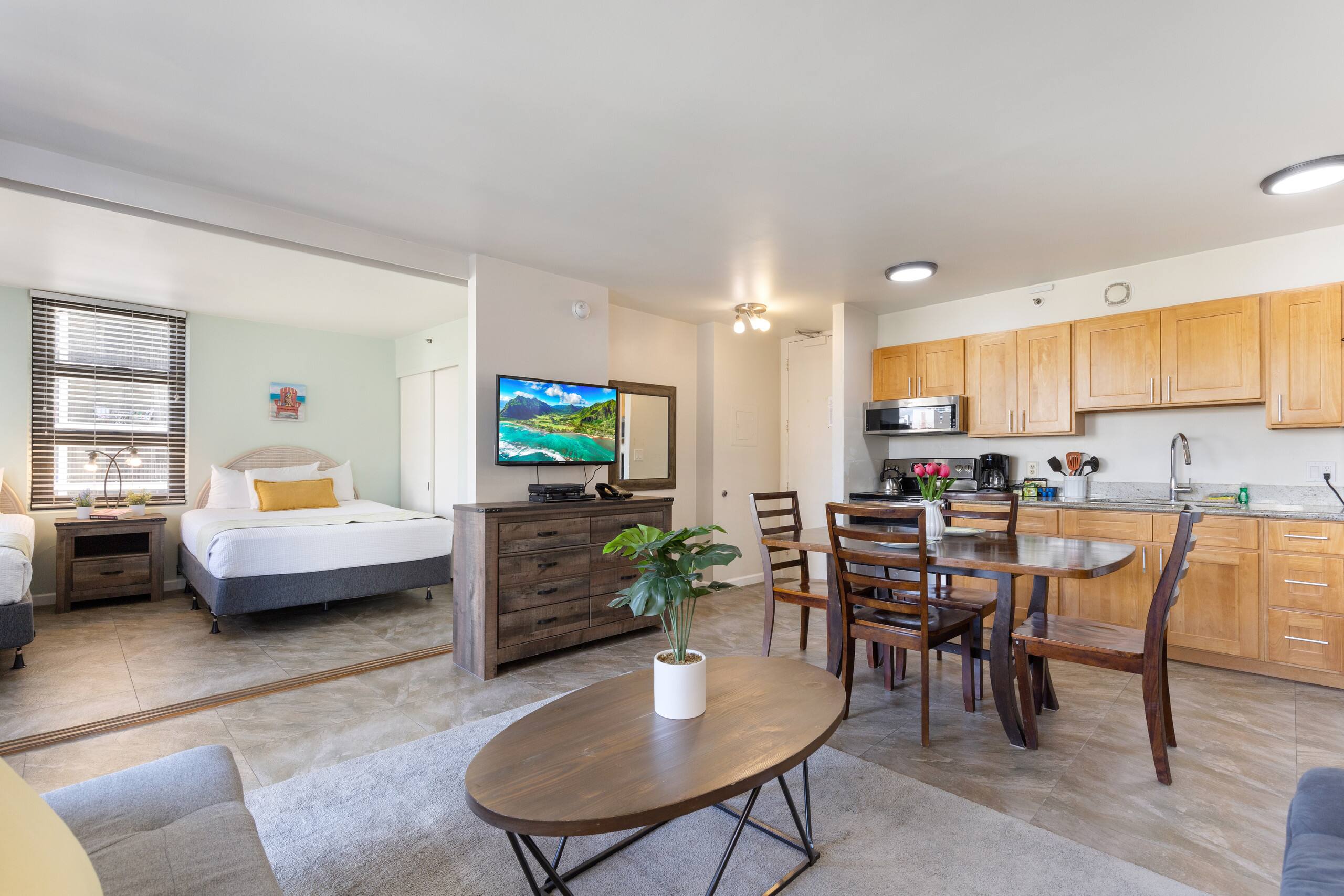 Condo in Honolulu · ★4.35 · 1 bedroom · 4 beds · 1 private bath - Image 10