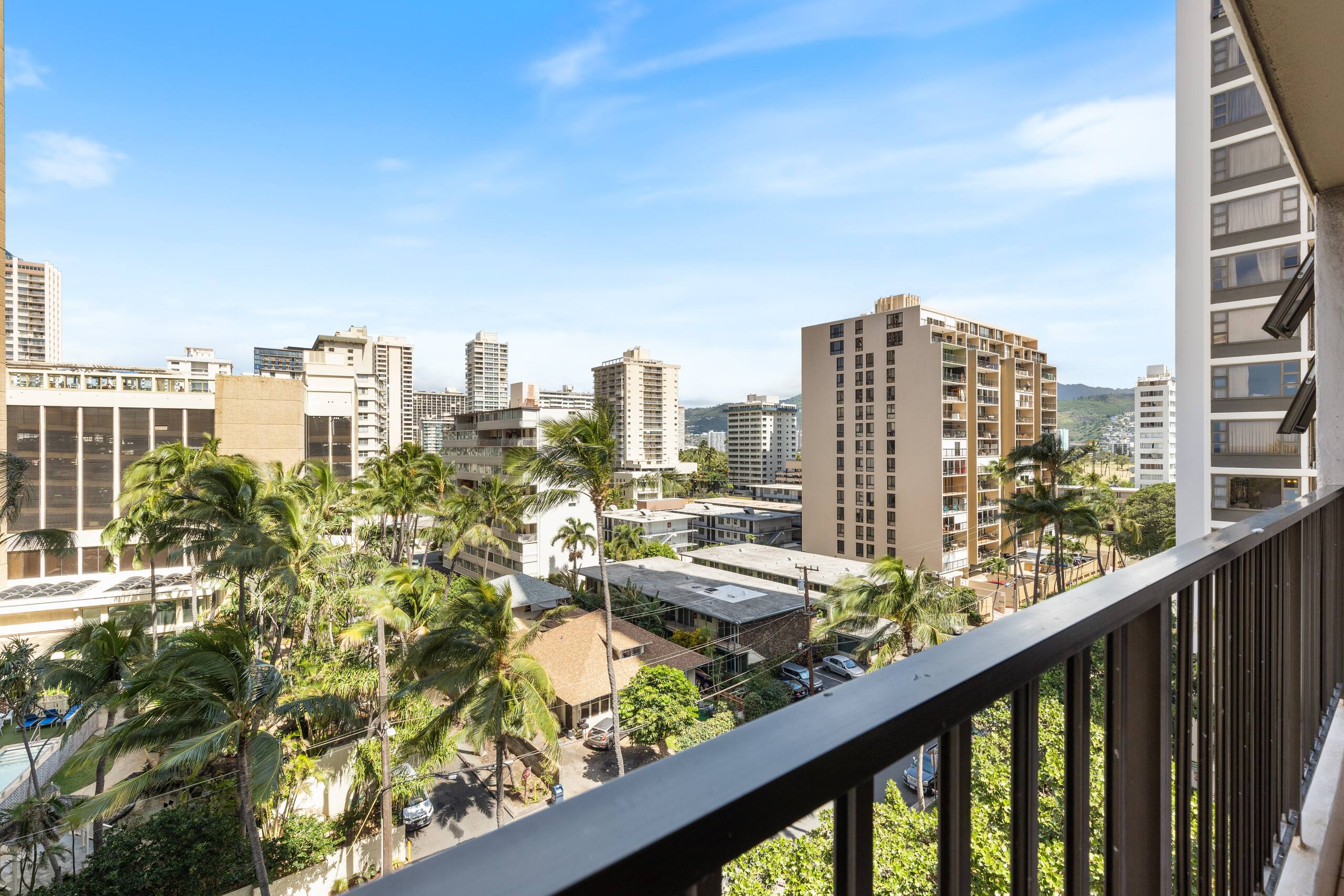Condo in Honolulu · ★4.35 · 1 bedroom · 4 beds · 1 private bath - Image 15