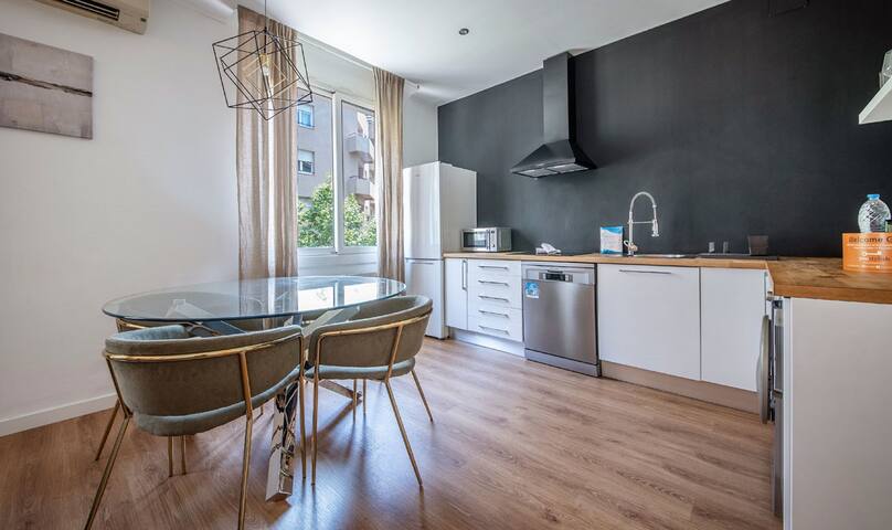 Four bedroom apartment in Aribau – You Stylish gallery image 3