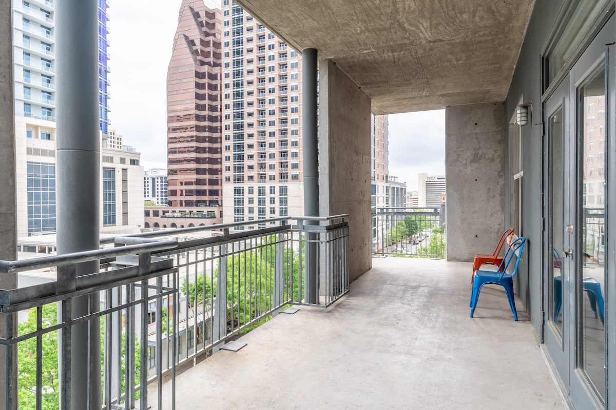 Kasa | Downtown 2BD, Gym and Pool Access | Austin