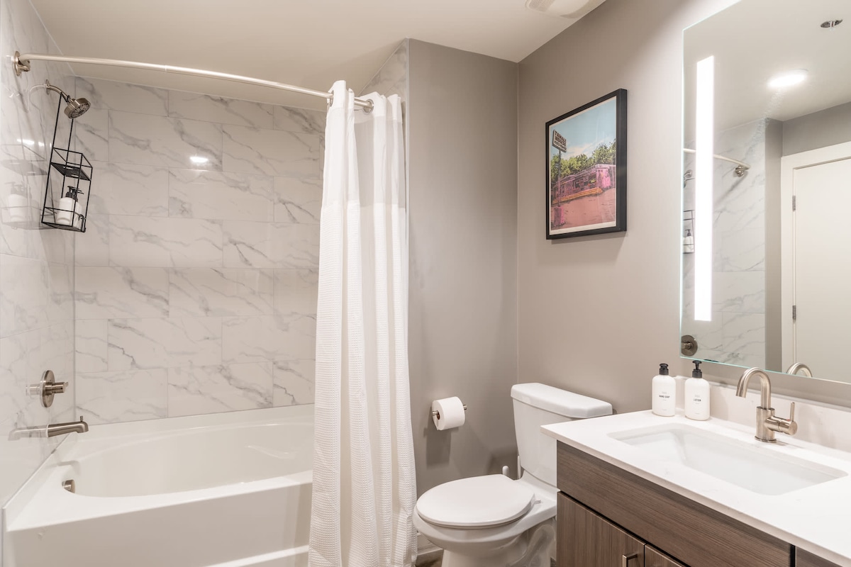 Kasa | Downtown 2BD, Gym and Pool Access | Austin