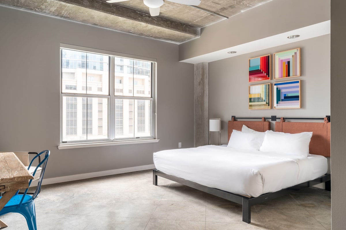Kasa | Downtown 2BD, Gym and Pool Access | Austin