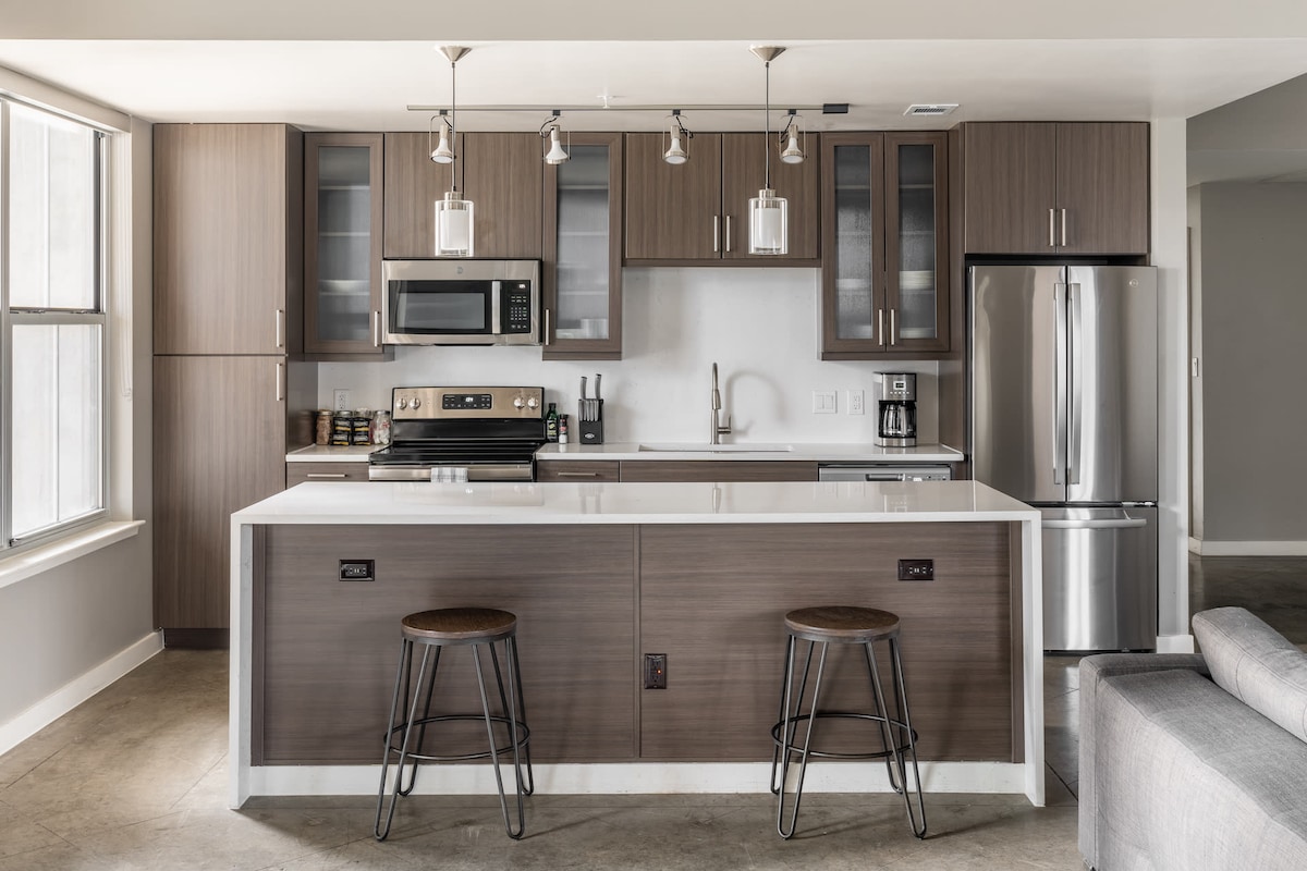 Kasa | Downtown 2BD, Gym and Pool Access | Austin