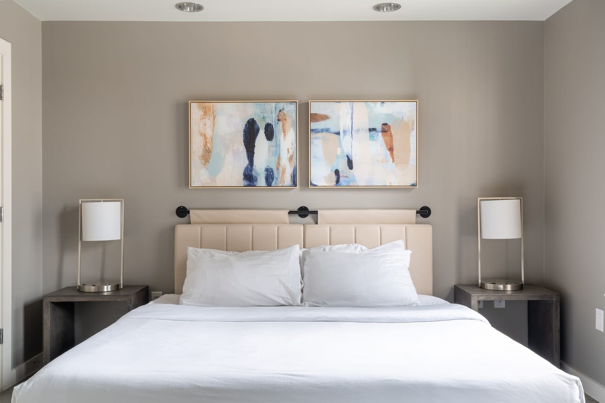 Kasa | Downtown 2BD, Gym and Pool Access | Austin