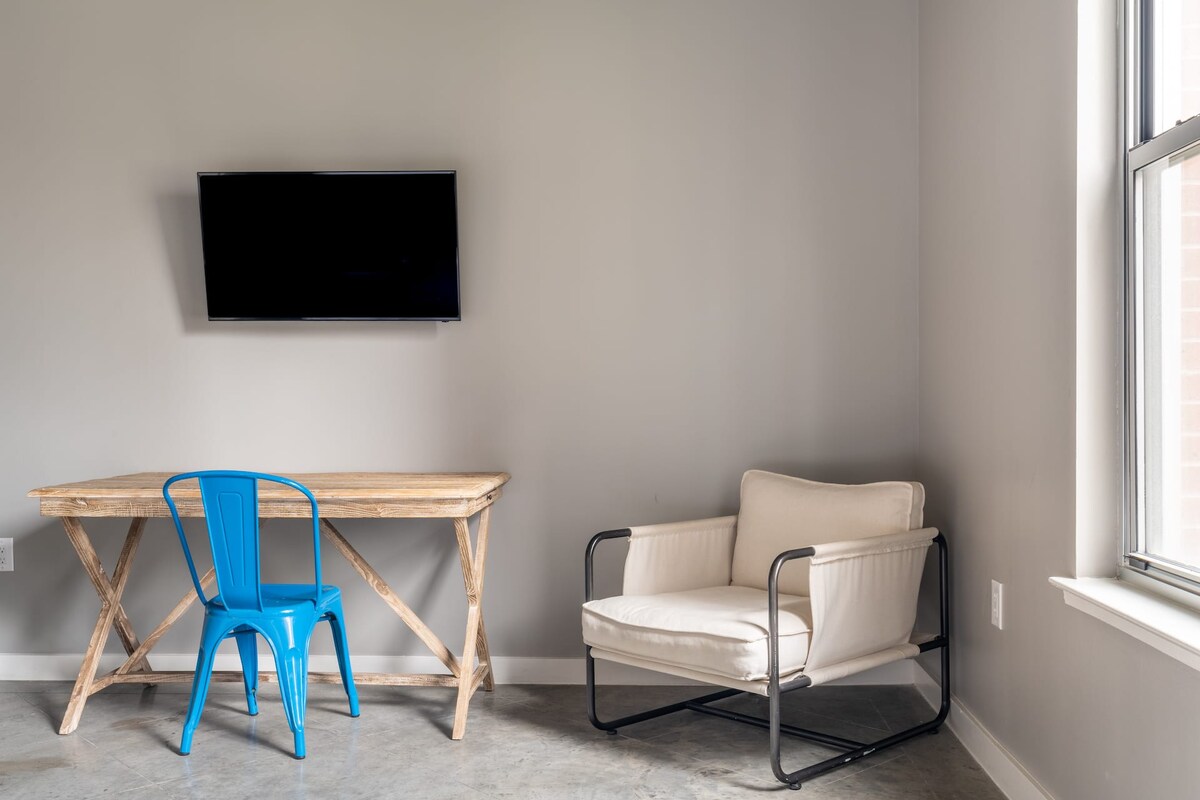 Kasa | Downtown 2BD, Gym and Pool Access | Austin