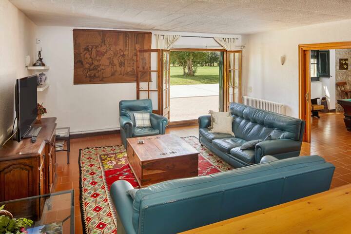 Casa rural con piscina en Cassà de la Selva gallery image 5