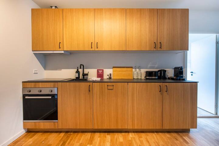 The Lakes 3BR penthouse by Daniel&Jacob’s gallery image 3