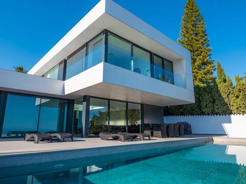 Luxurious villa with heated pool