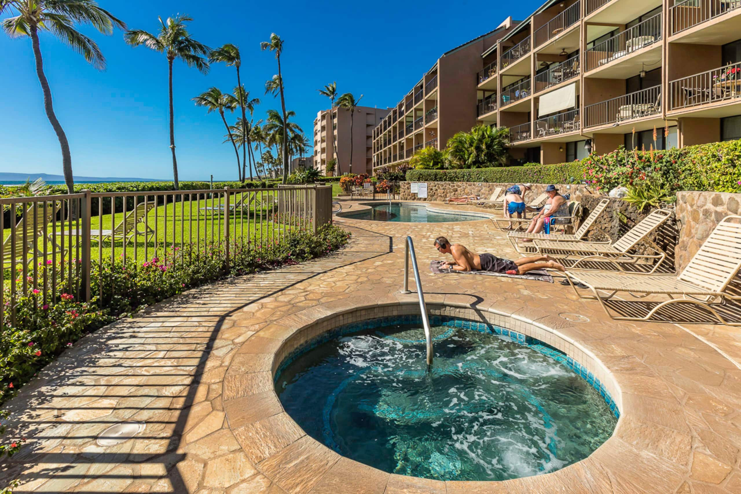 Condo in Wailuku · ★4.82 · 1 bedroom · 2 beds · 1 shared bath - Image 41