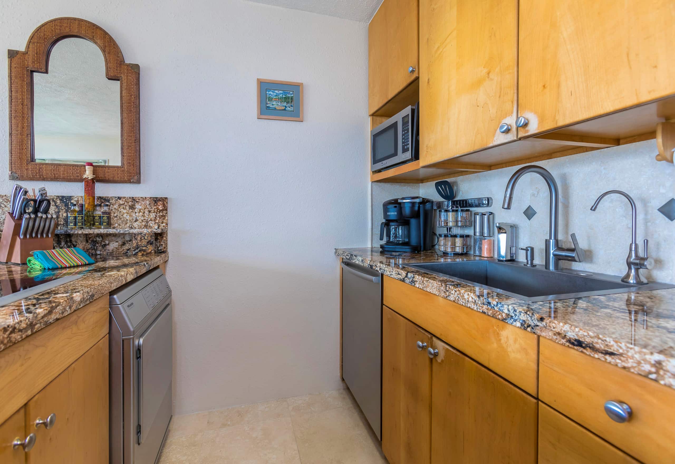 Condo in Wailuku · ★4.82 · 1 bedroom · 2 beds · 1 shared bath - Image 15