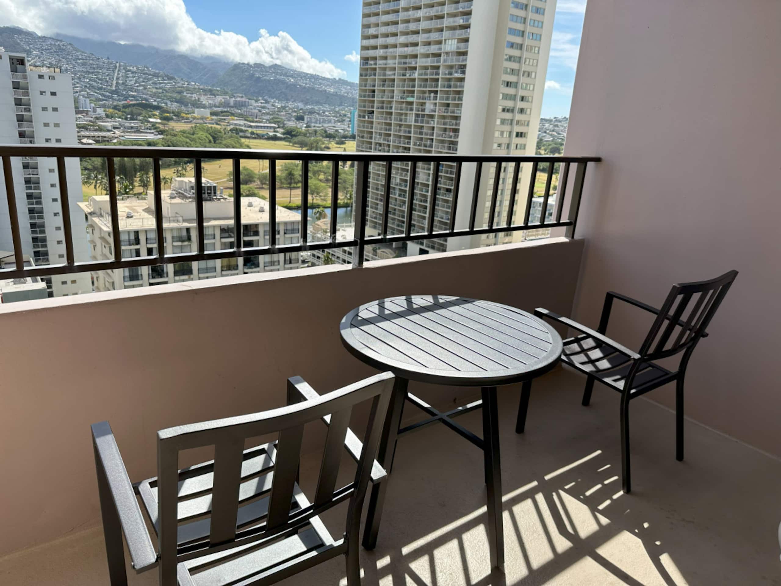 Condo in Honolulu · ★4.33 · 1 bedroom · 3 beds · 1 private bath - Image 1